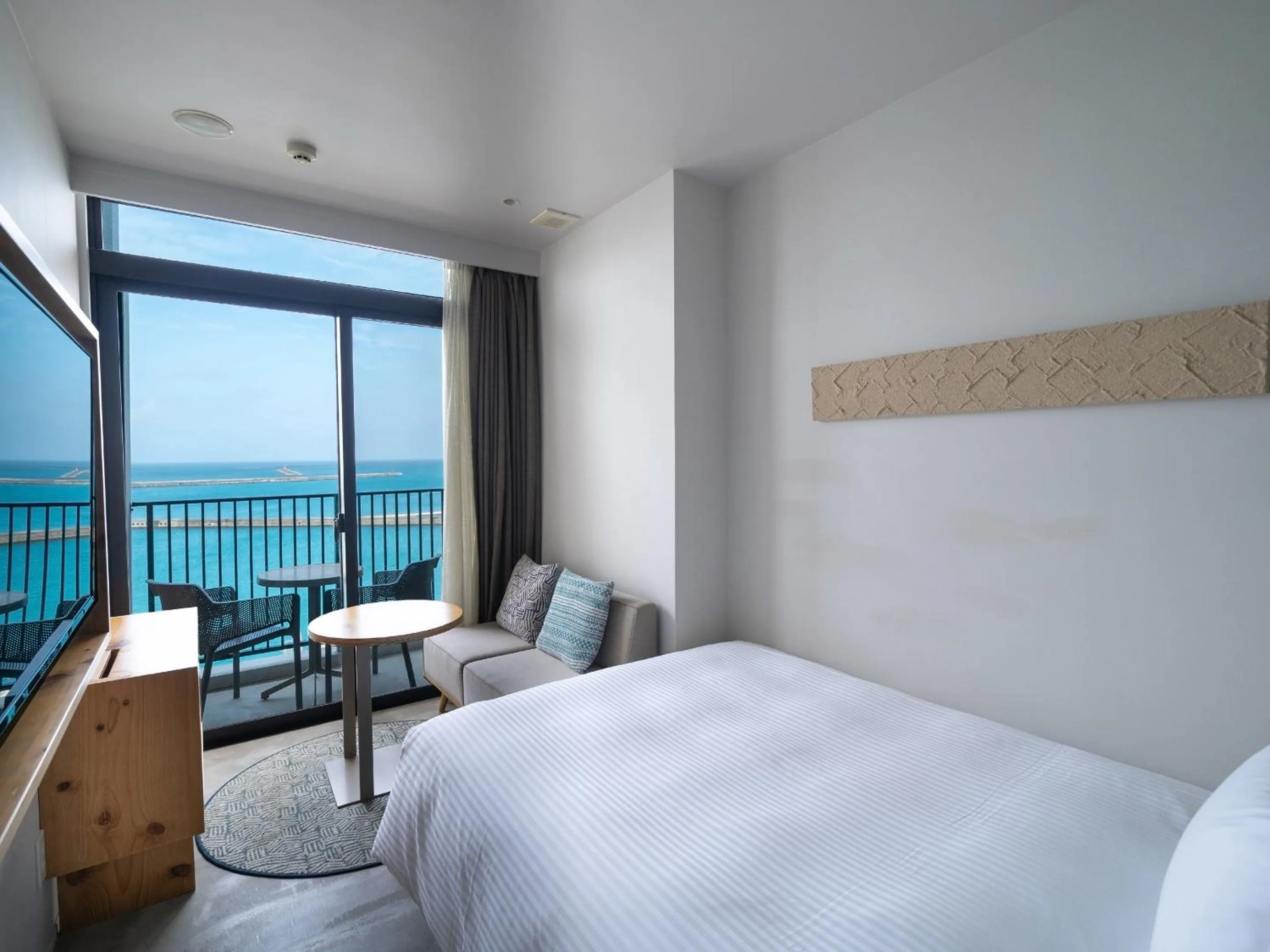 View (from property/room), Bed in Hotel Locus