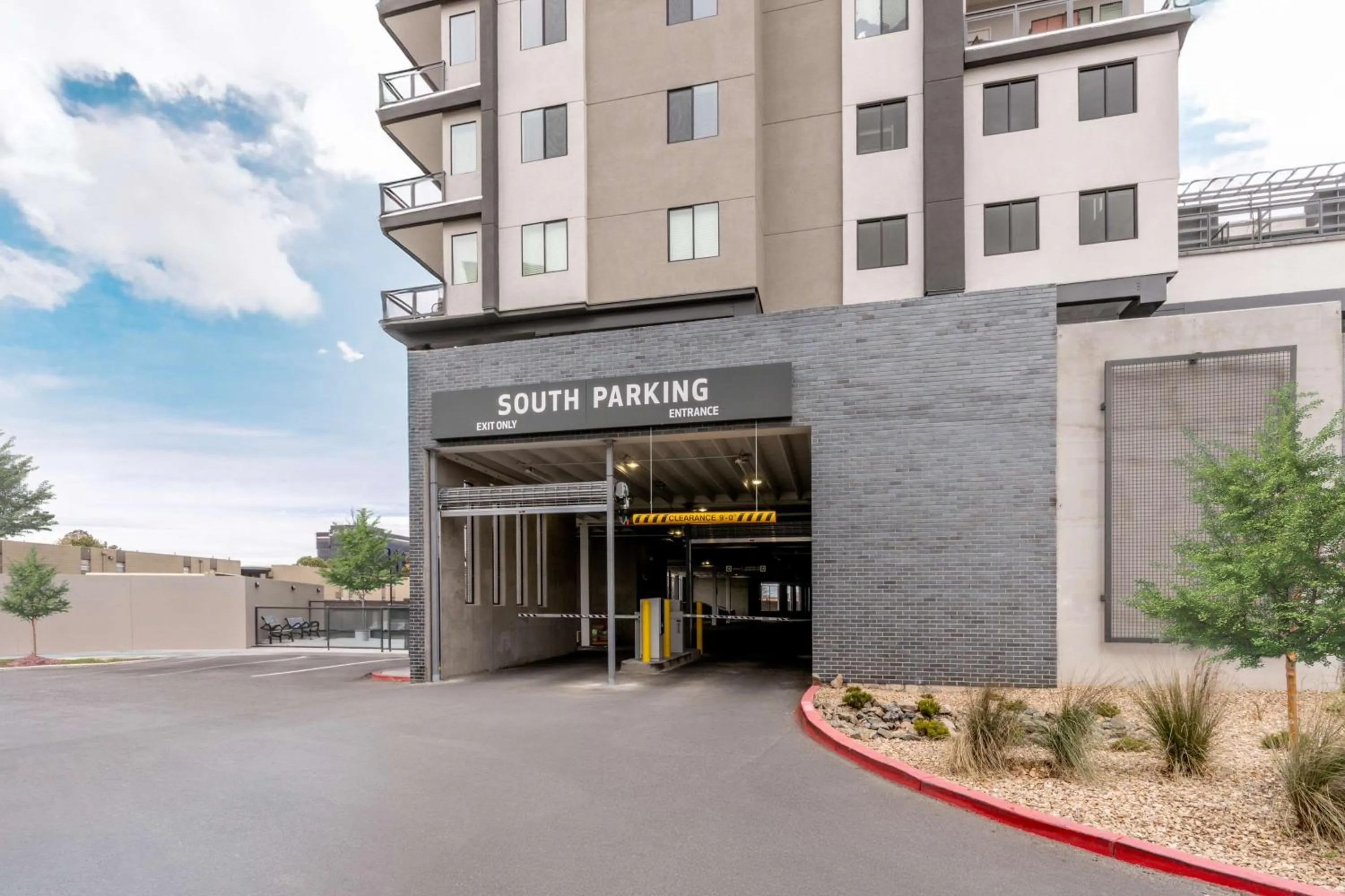 Parking in Hilton Garden Inn Albuquerque Uptown