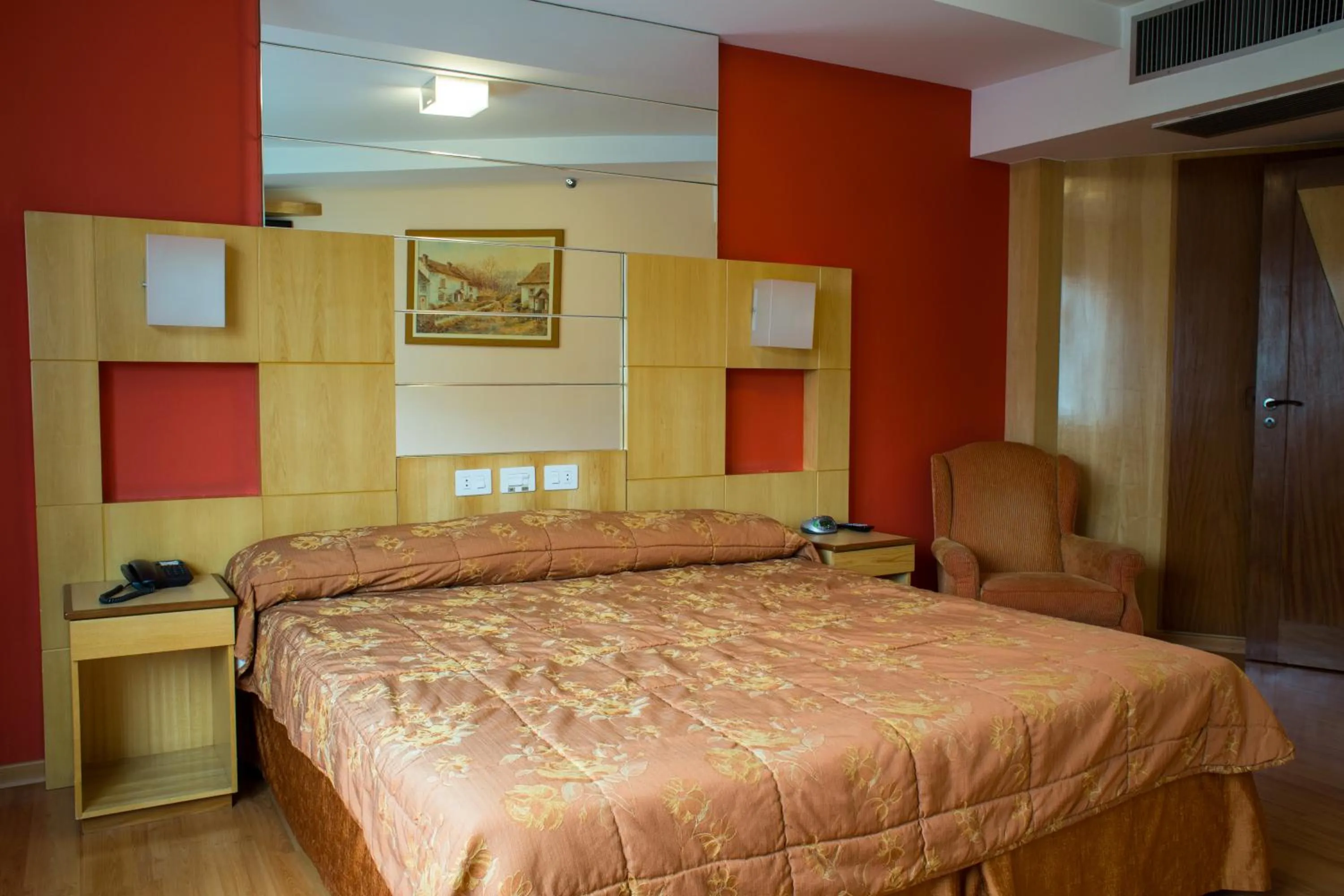 Photo of the whole room, Bed in Scorial Rio Hotel