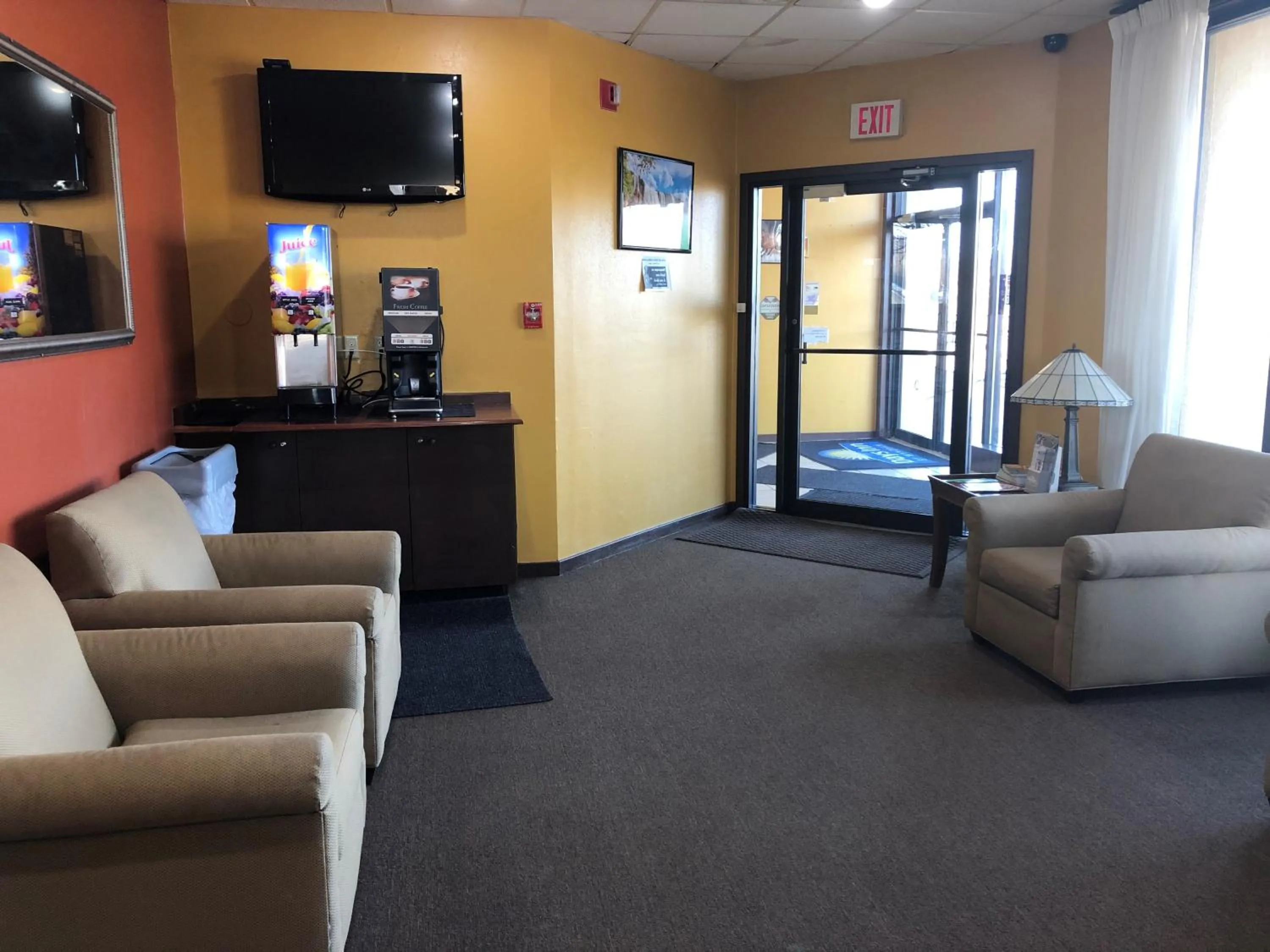 Lobby or reception in Days Inn by Wyndham Henrietta/Rochester Area