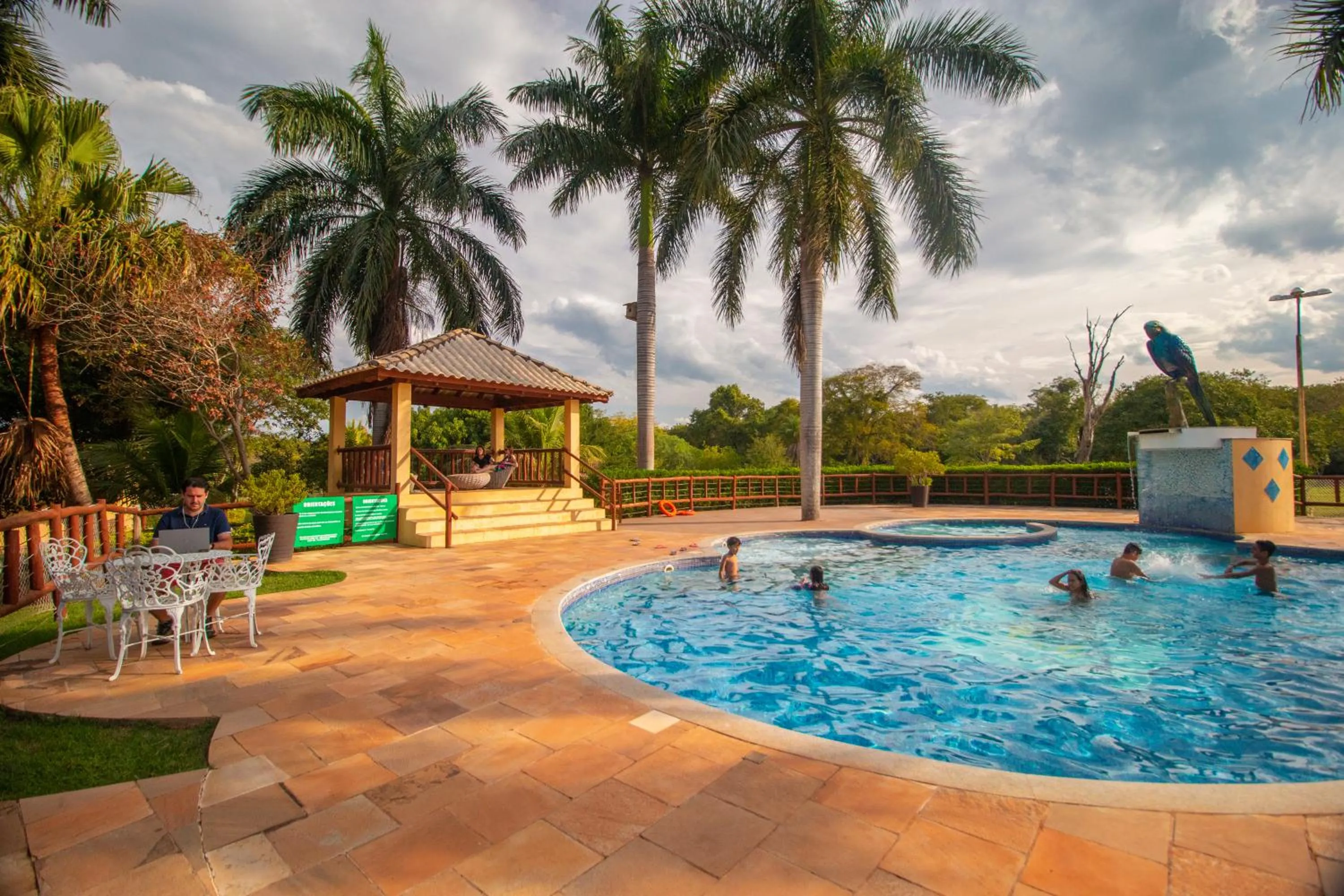 Swimming pool in Hotel Pousada Arauna