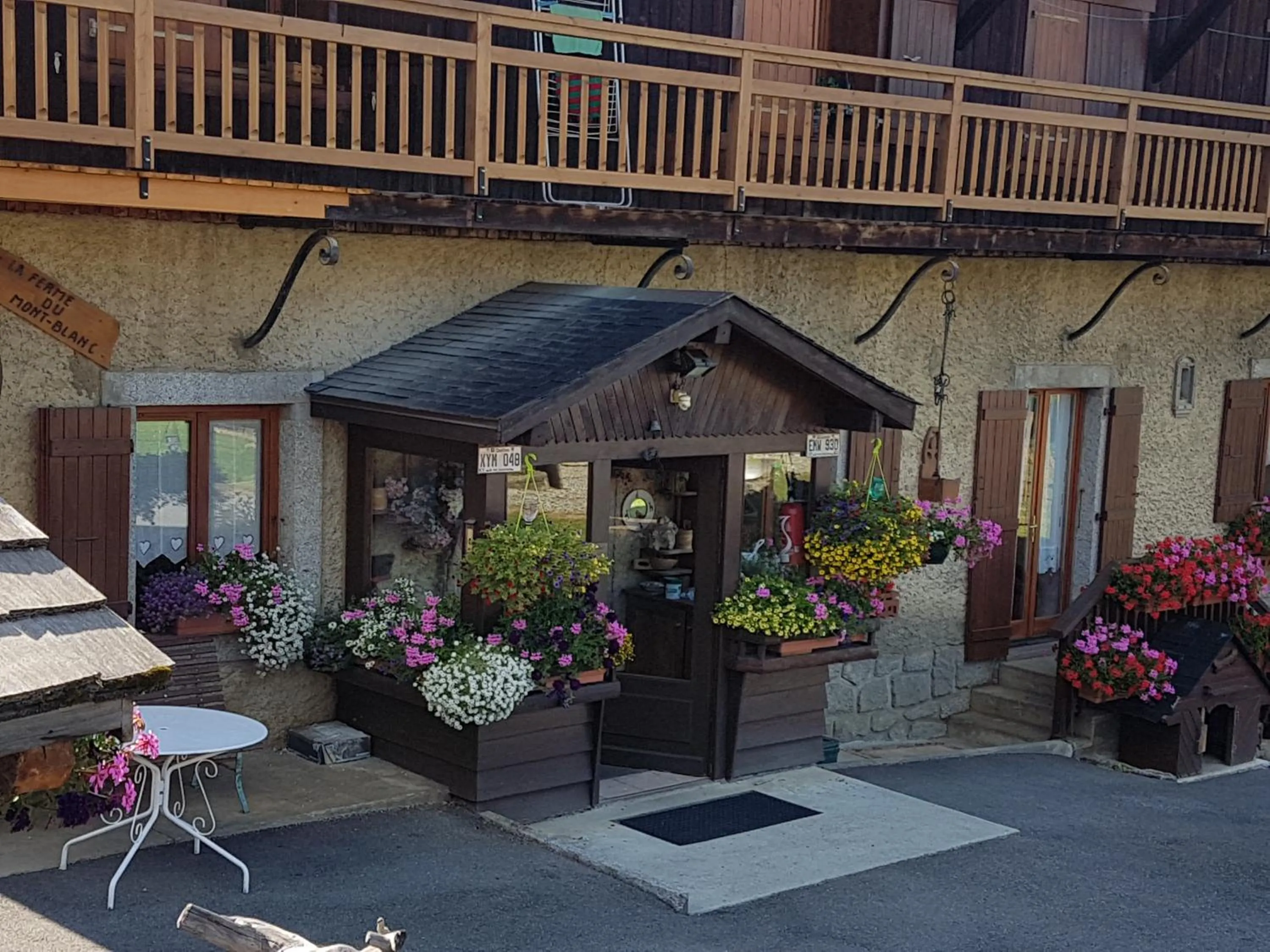 Facade/entrance in La ferme du Mont-Blanc