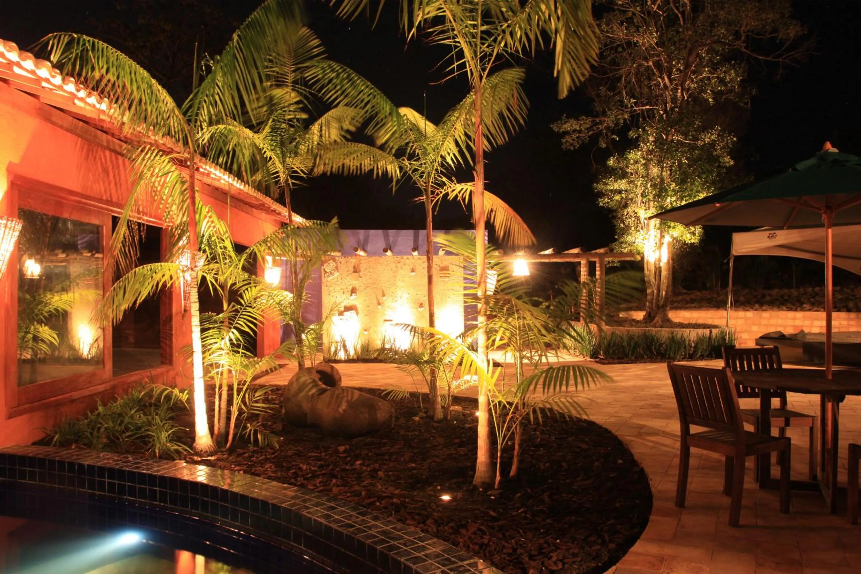 Restaurant/places to eat in Villas Supreme Hotel