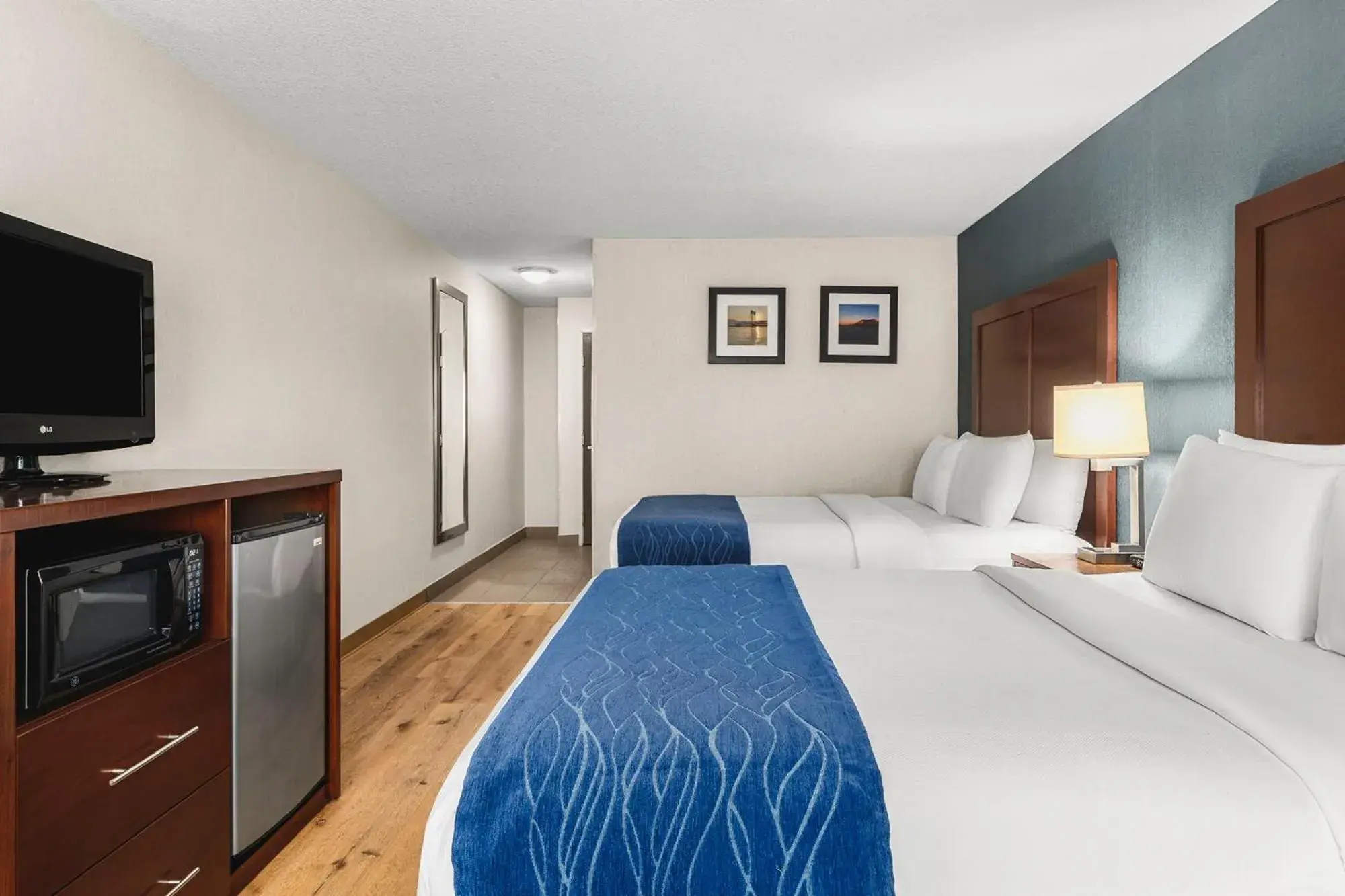 Queen Room with Two Queen Beds - Accessible/Non-Smoking in Comfort Inn & Suites Vancouver Downtown City Center Queen Room with Two Queen Beds - Accessible/Non-Smoking in Comfort Inn & Suites Vancouver Downtown City Center