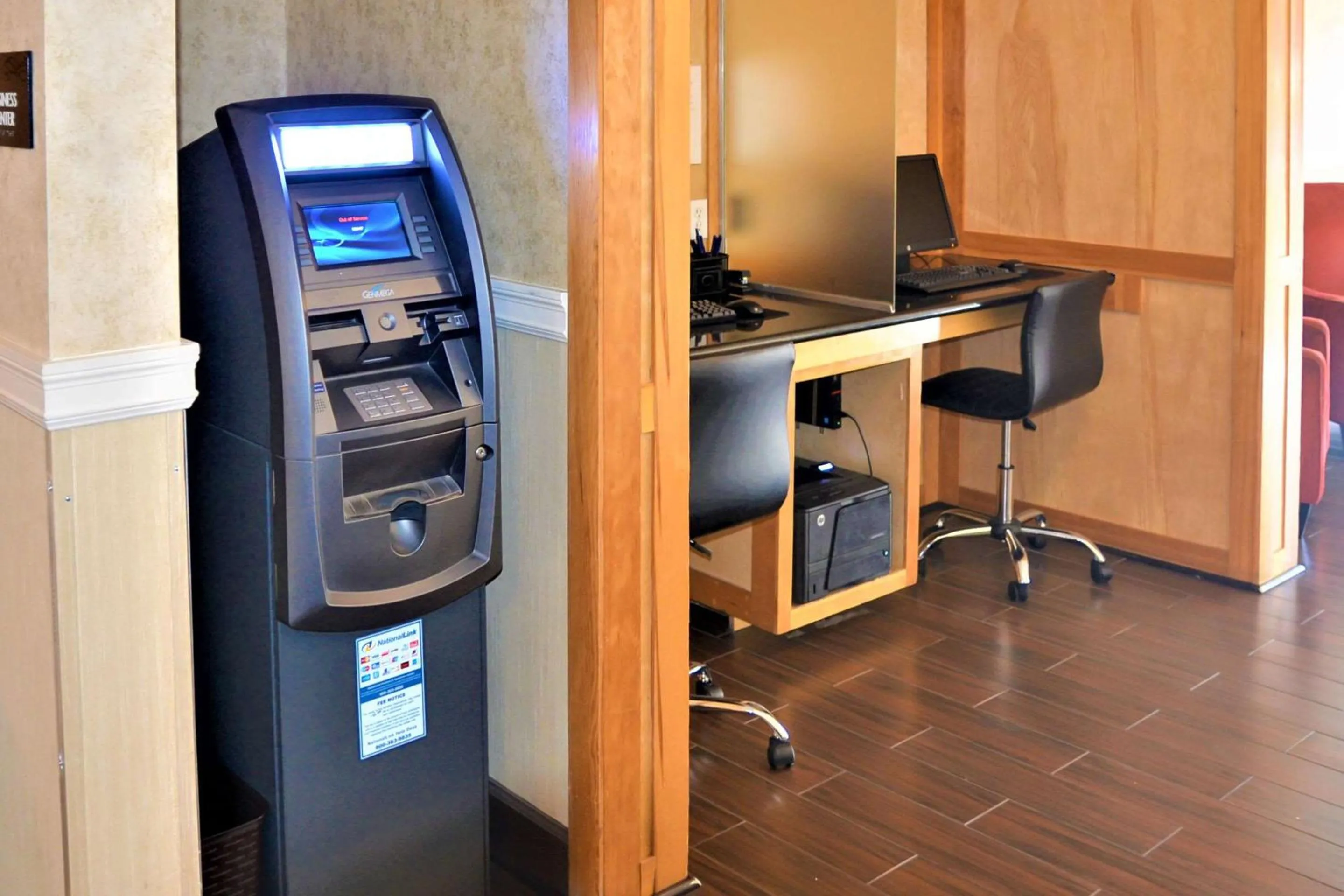 Business facilities in Comfort Inn & Suites Vancouver Downtown City Center