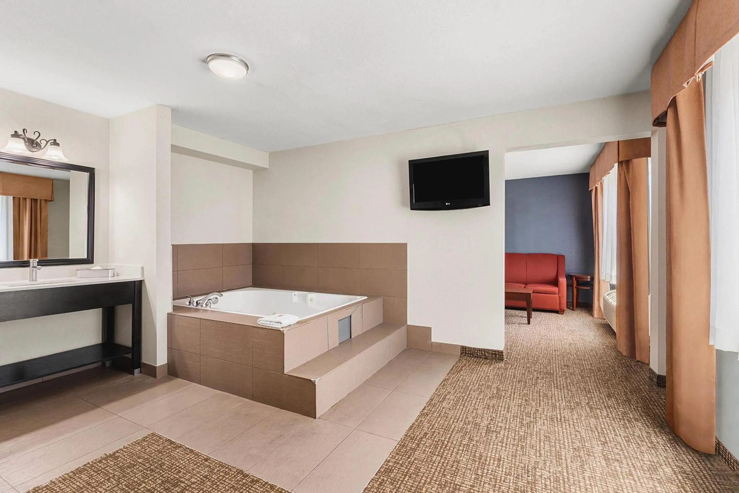 Bedroom, Bed in Comfort Inn & Suites Vancouver Downtown City Center