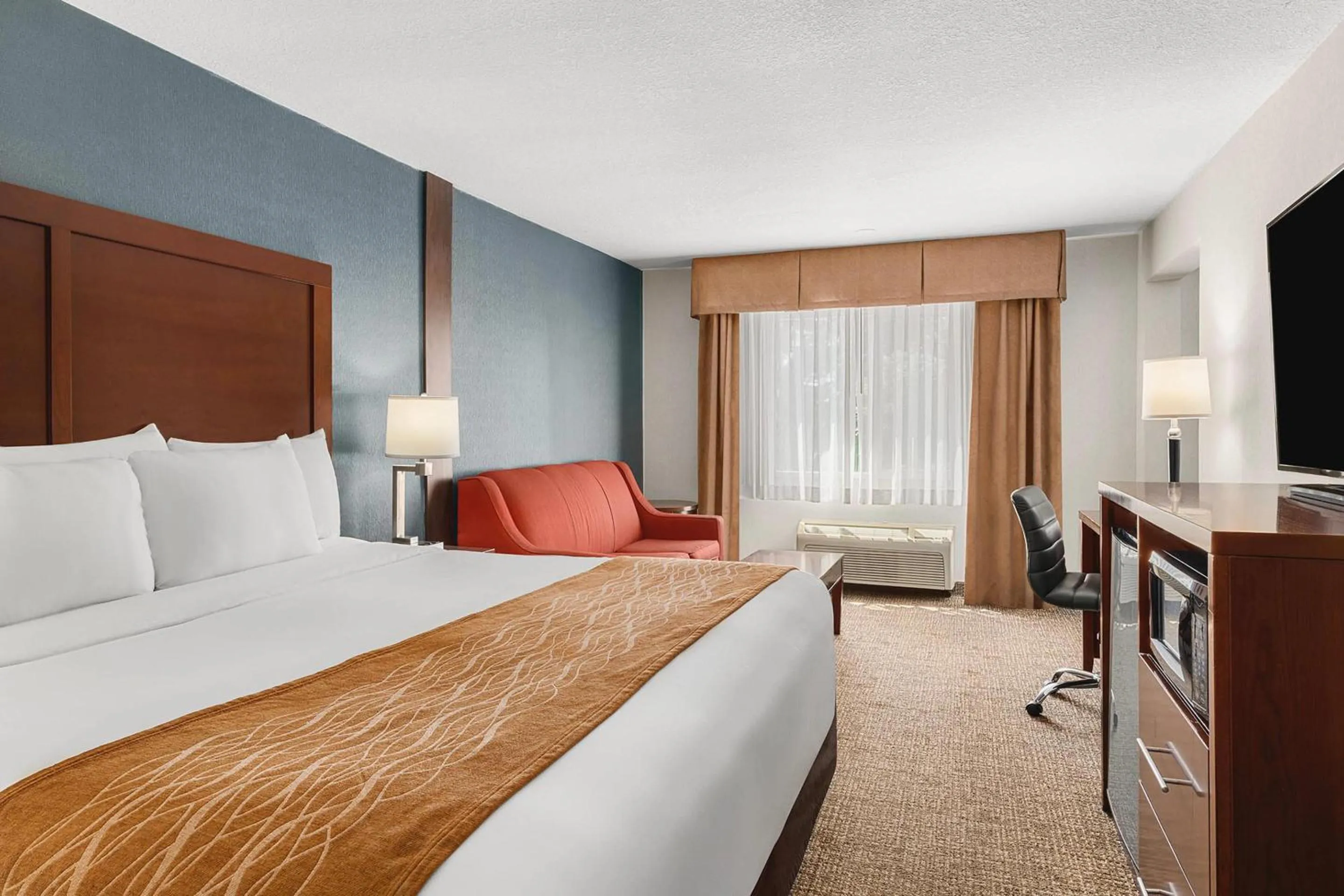 Bedroom, Bed in Comfort Inn & Suites Vancouver Downtown City Center