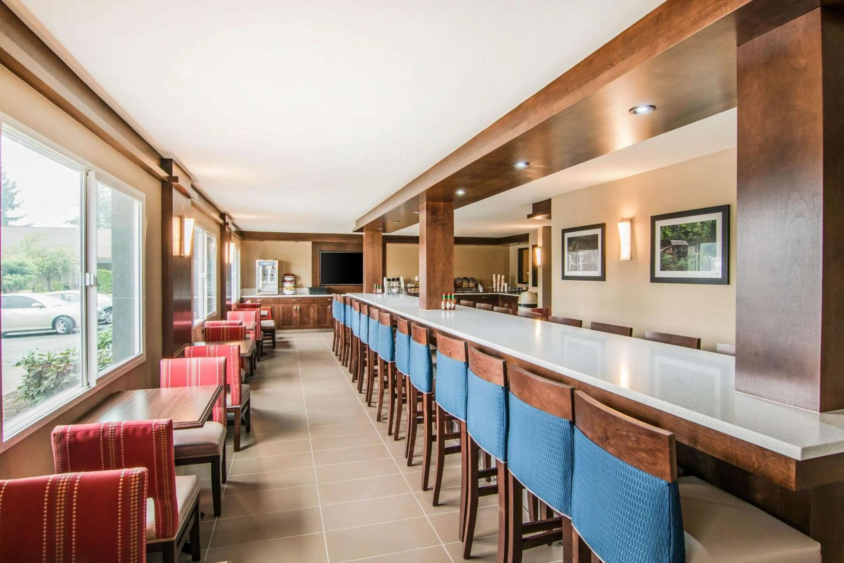 Breakfast in Comfort Inn & Suites Vancouver Downtown City Center