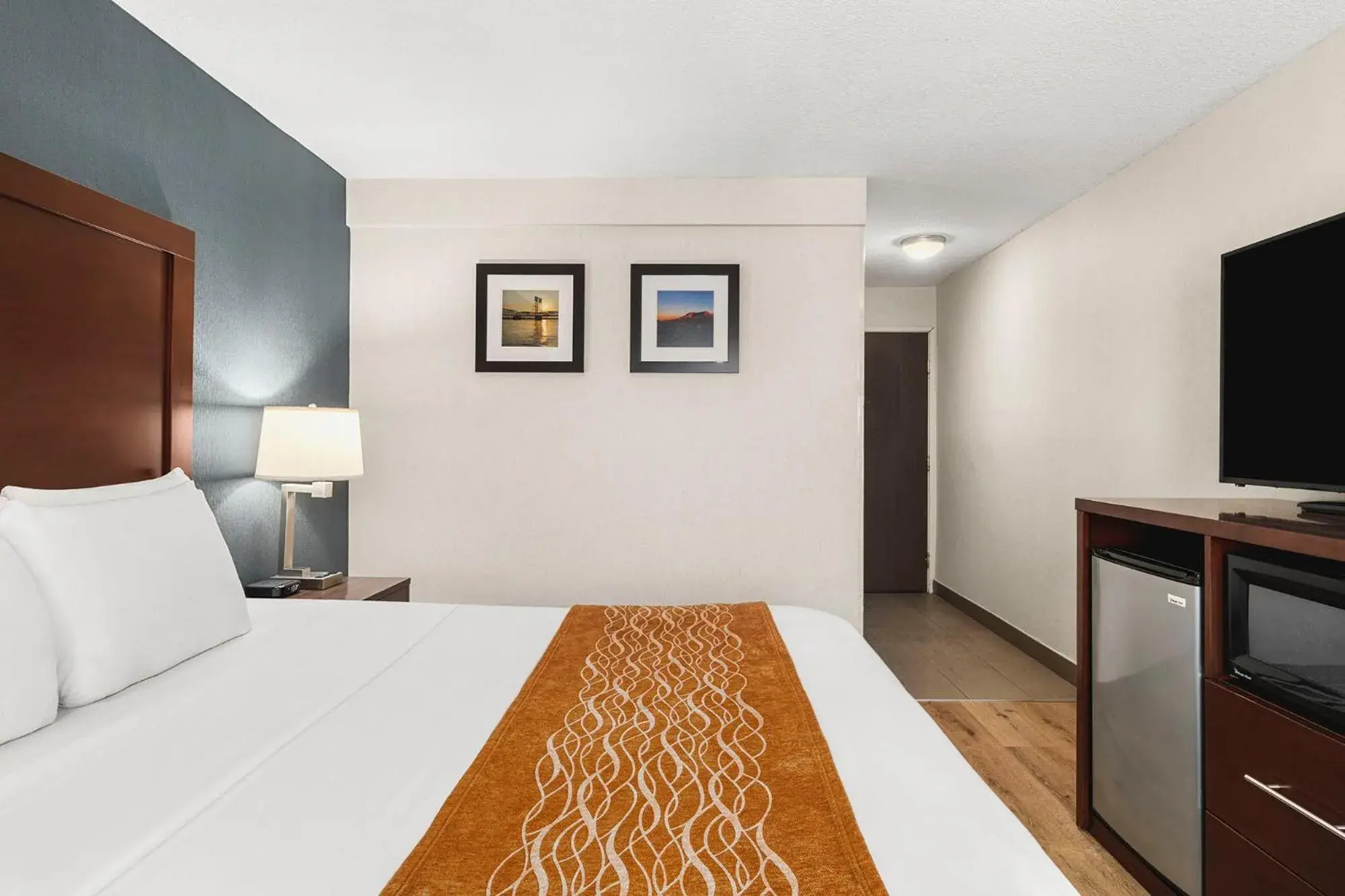 King Suite with Sofa Bed in Comfort Inn & Suites Vancouver Downtown City Center King Suite with Sofa Bed in Comfort Inn & Suites Vancouver Downtown City Center