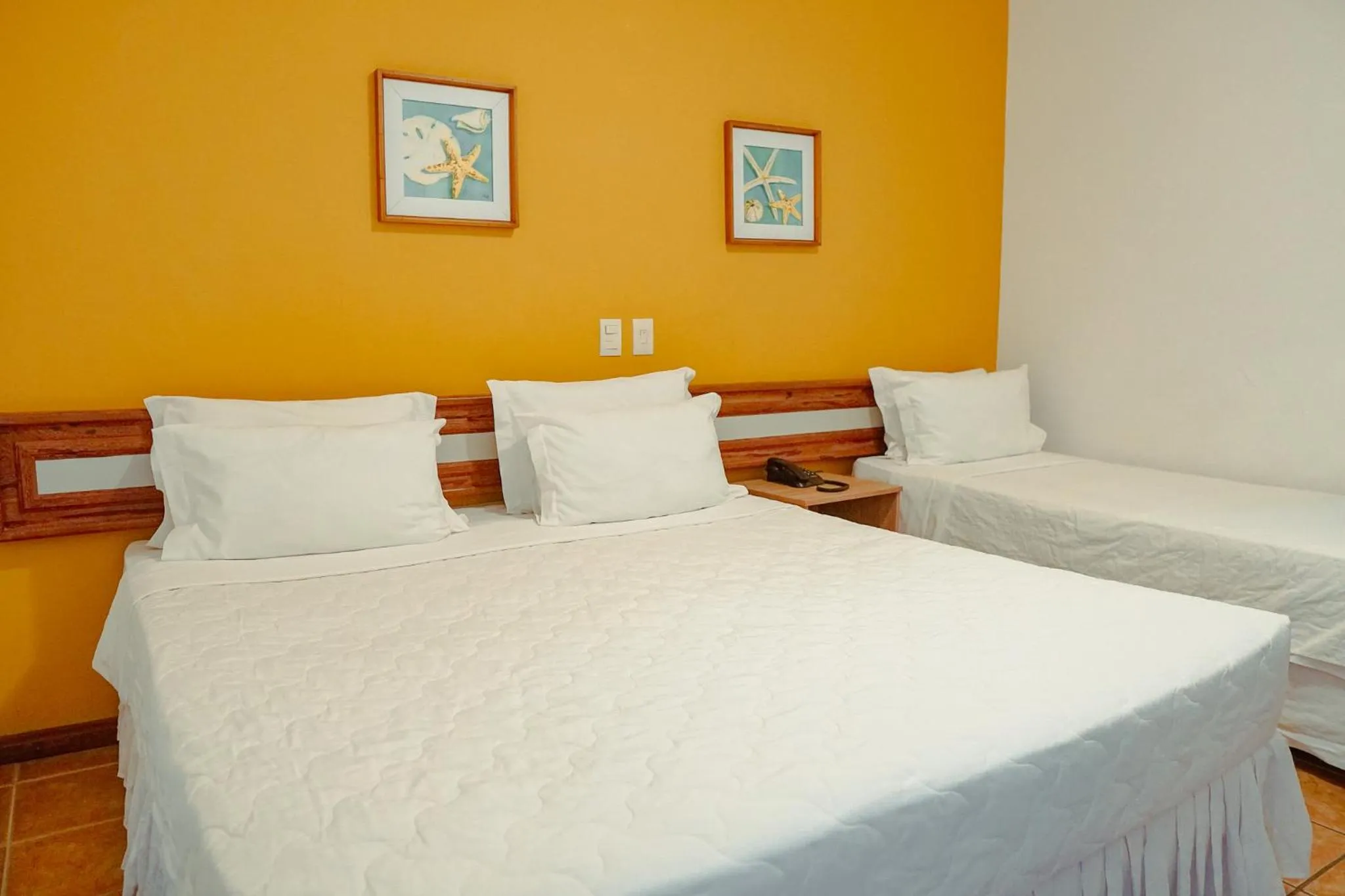 Bed in Sarana Praia Hotel