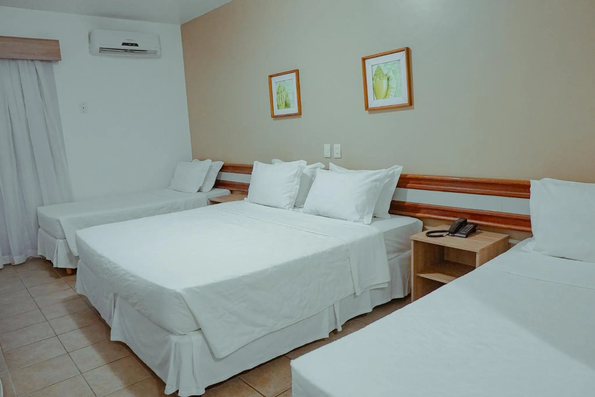 Bed in Sarana Praia Hotel
