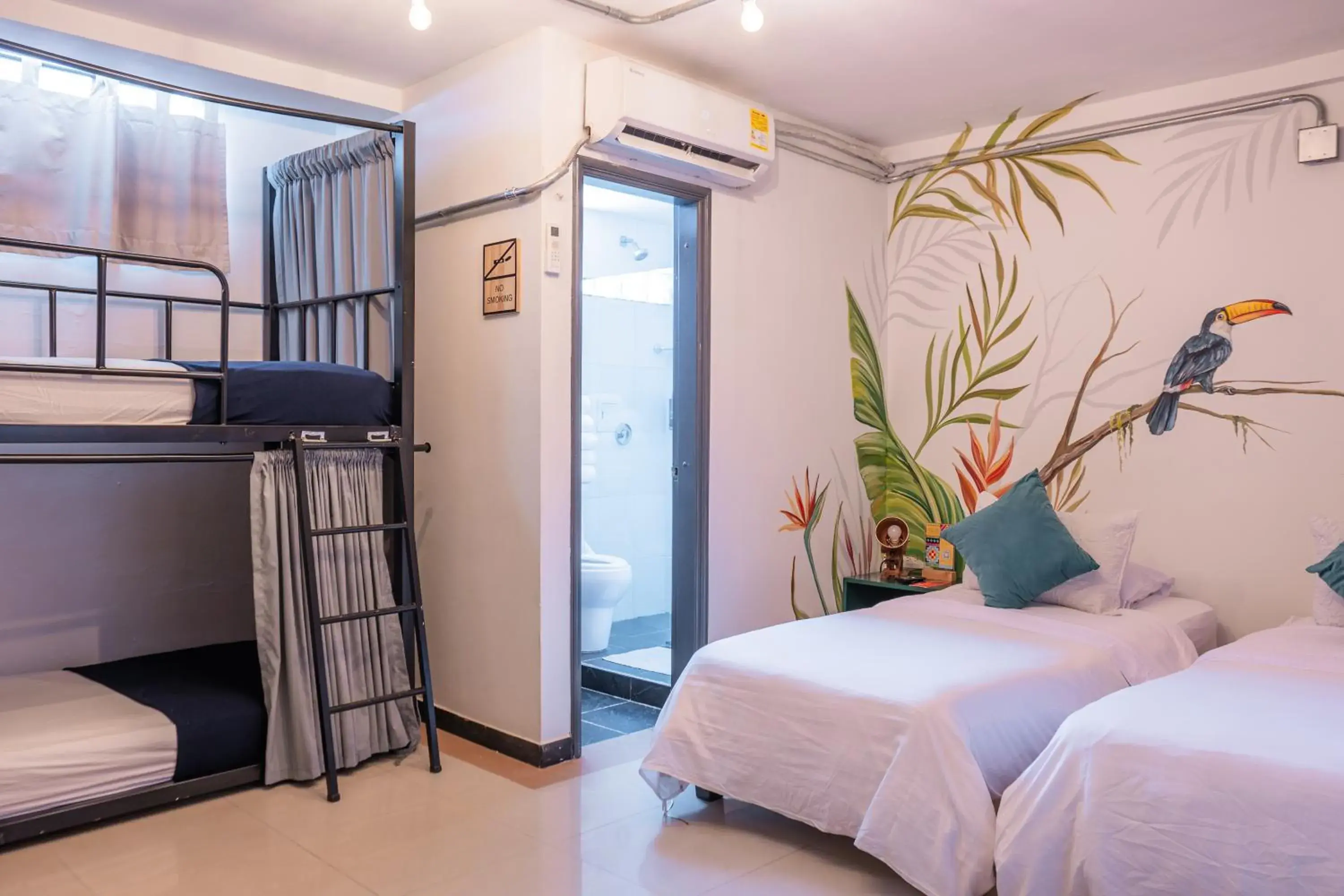 Quadruple Room with Private Bathroom in Selina Cartagena Quadruple Room with Private Bathroom in Selina Cartagena