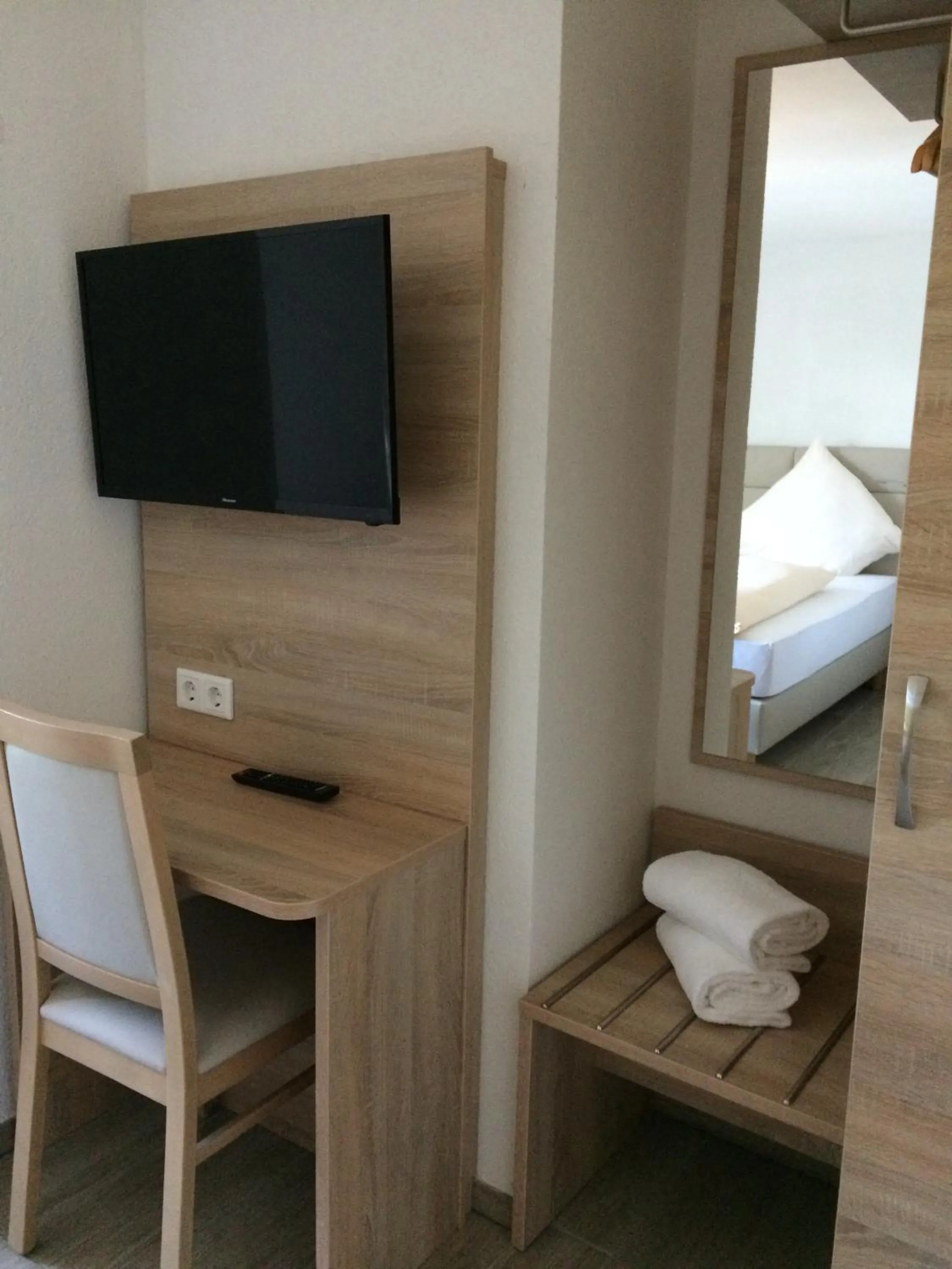 TV and multimedia, Bed in Hotel Mezzero