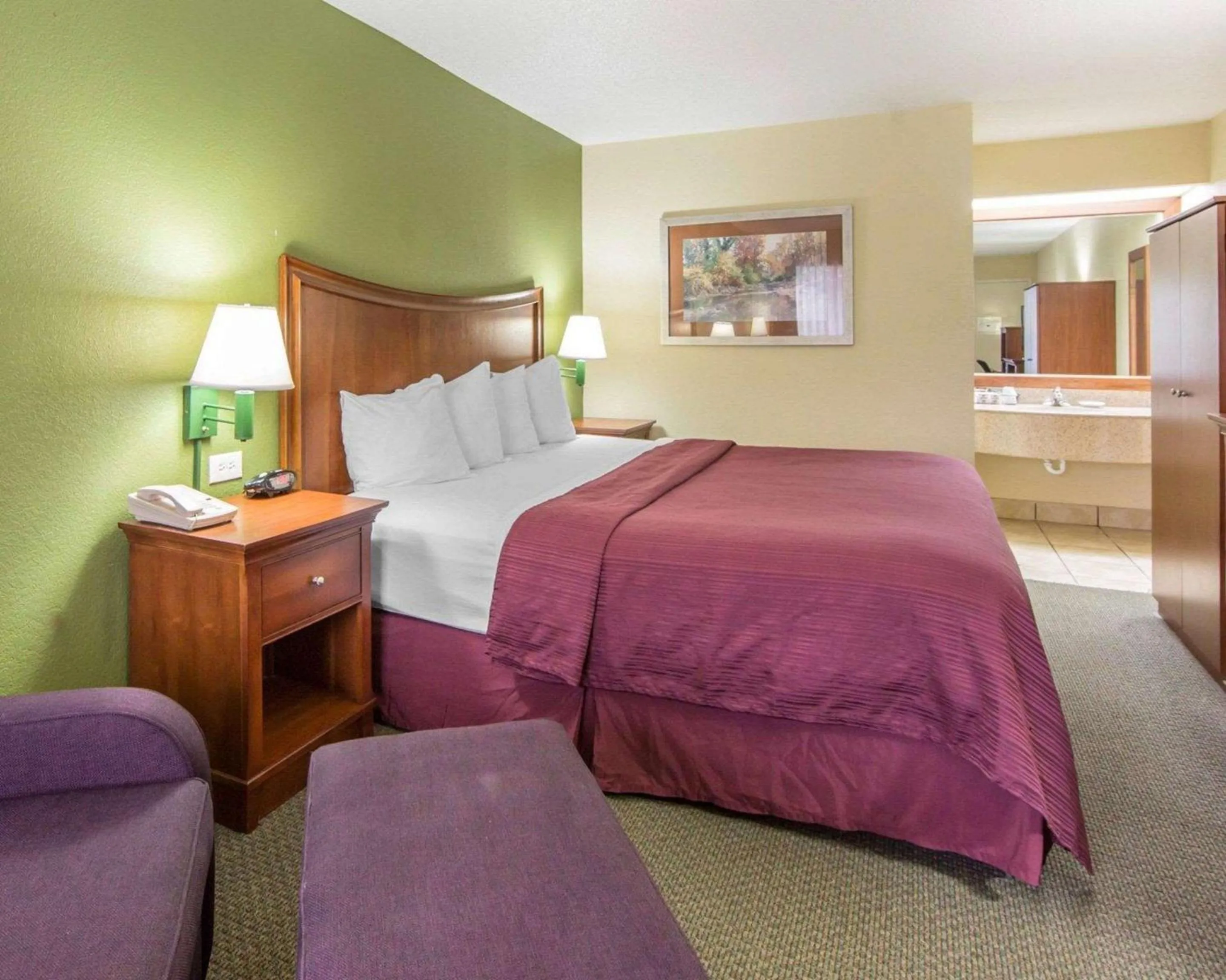 Photo of the whole room, Bed in Quality Inn Merchants Drive