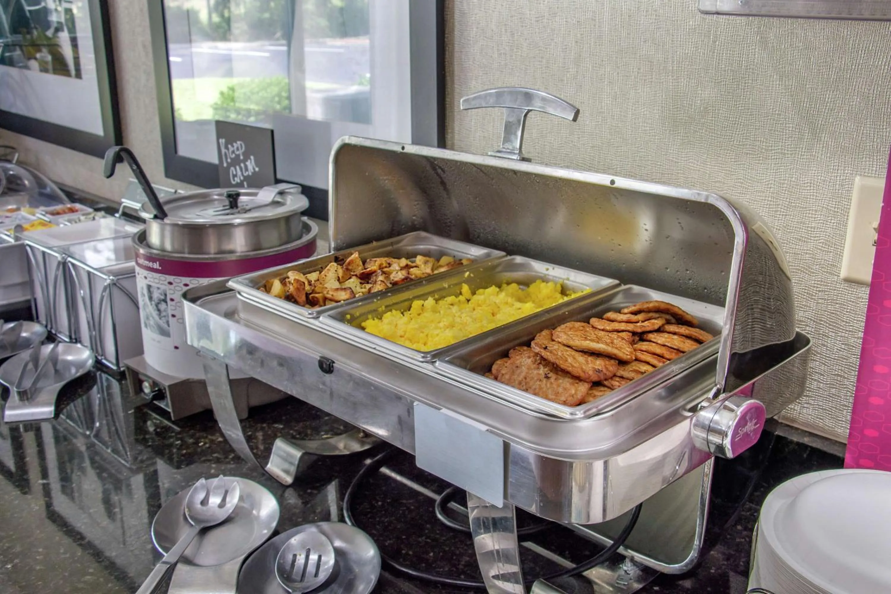 Breakfast in Hampton Inn Adel