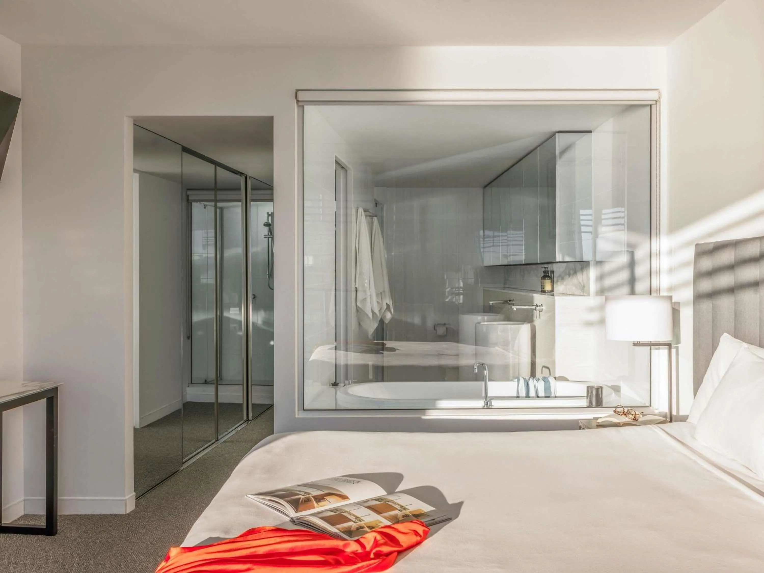 Bedroom, Bed in Peppers Broadbeach