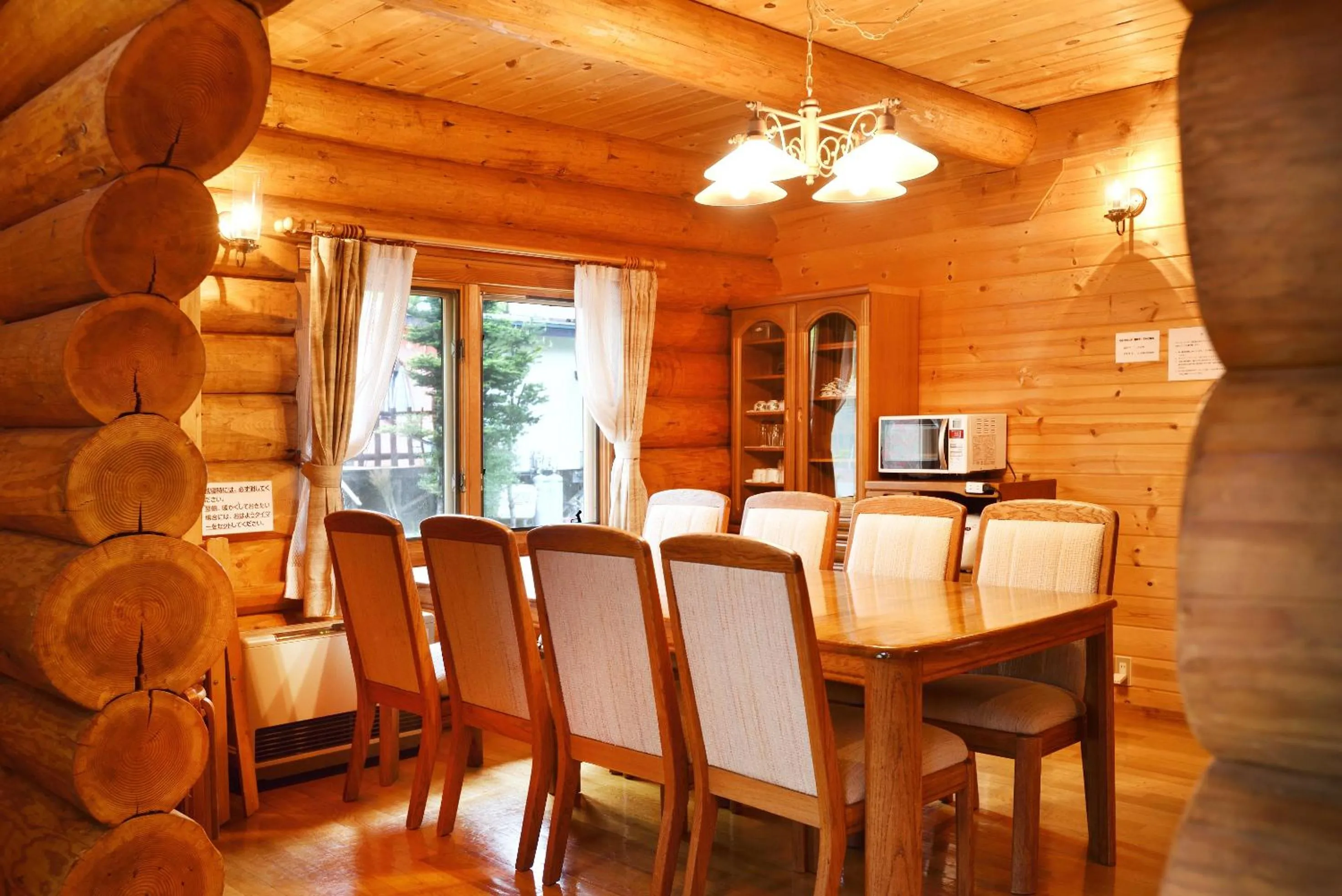 Dining area in Rental Log UrubeVillage