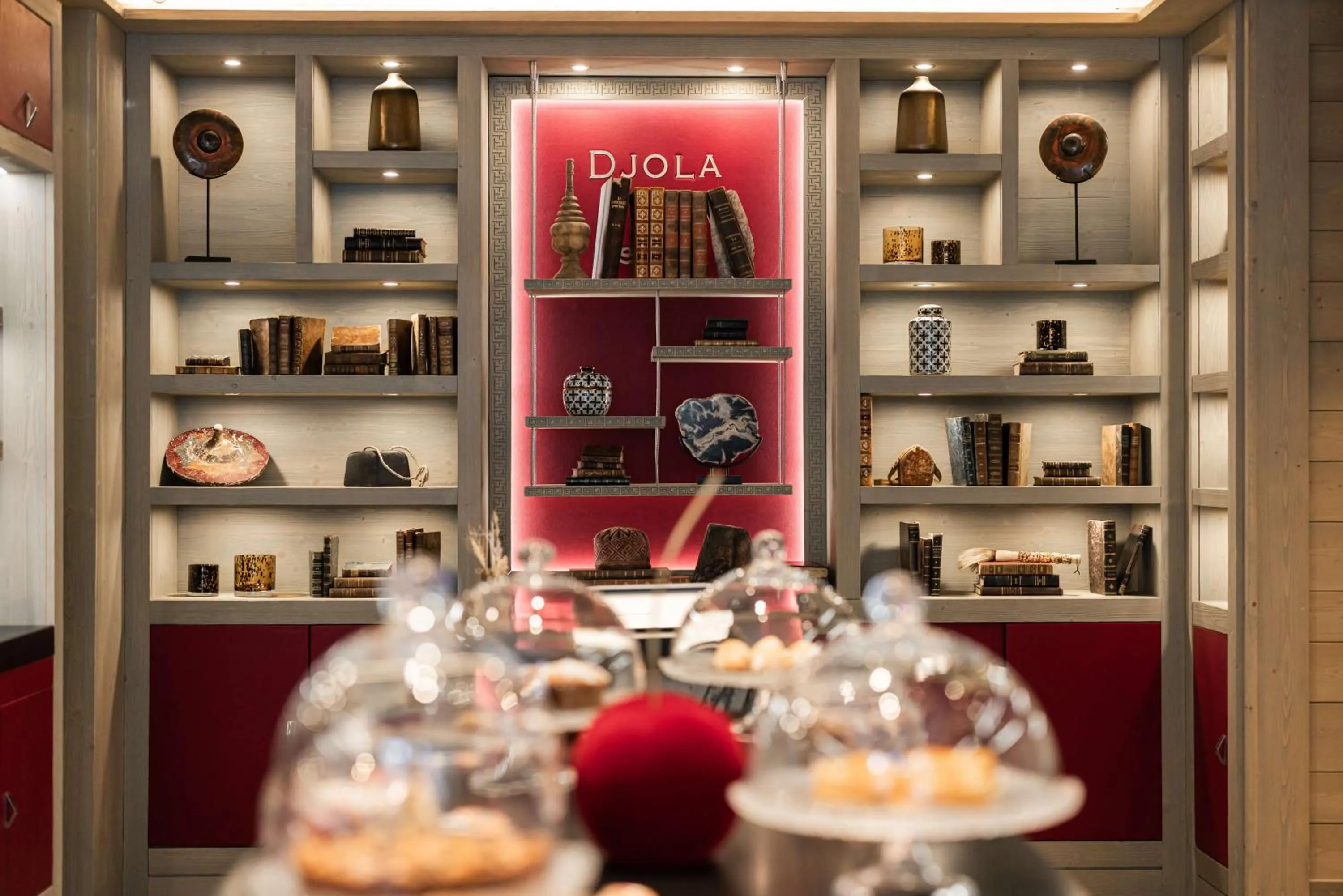 Restaurant/places to eat in Le K2 Djola