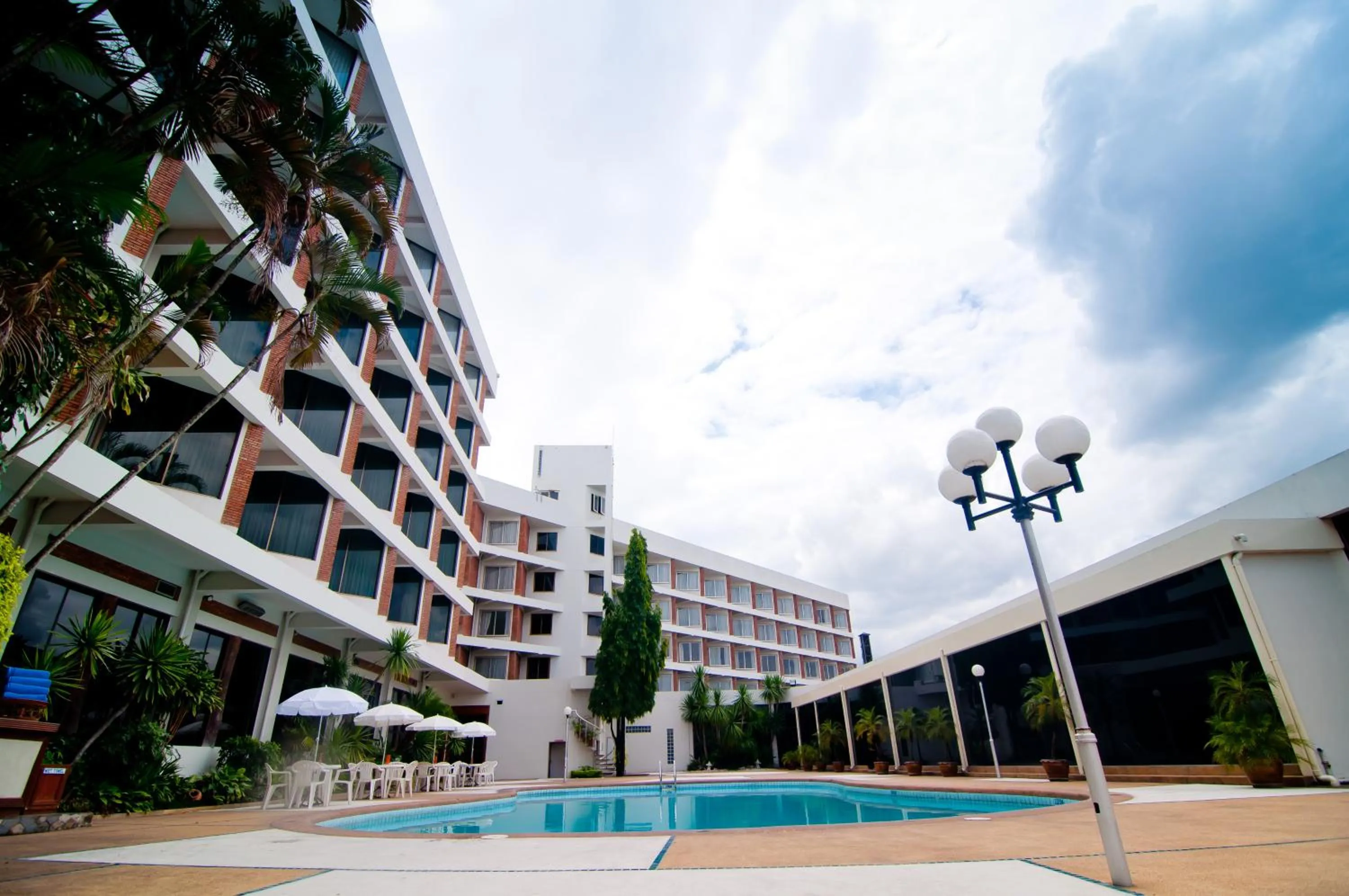 Swimming pool in Wiang Inn Hotel