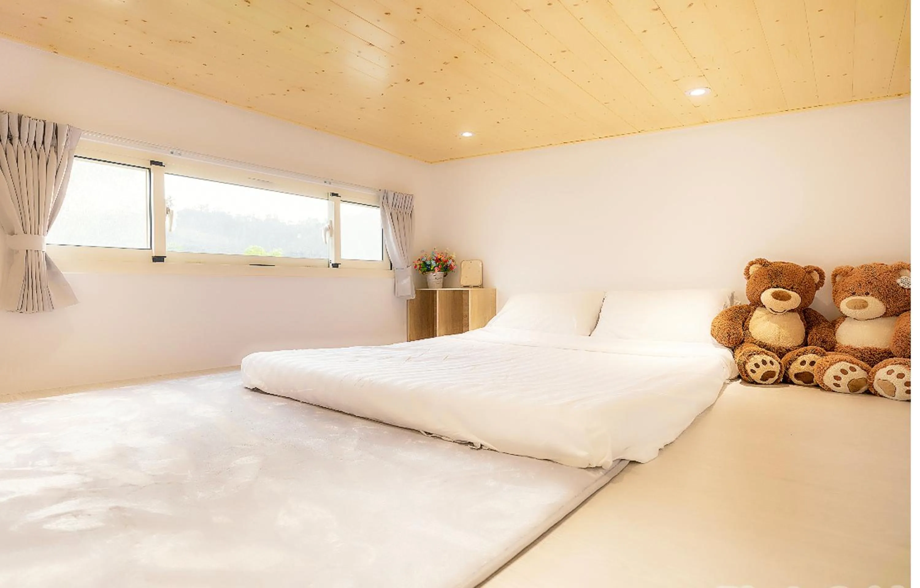 Bed in The house behind stream