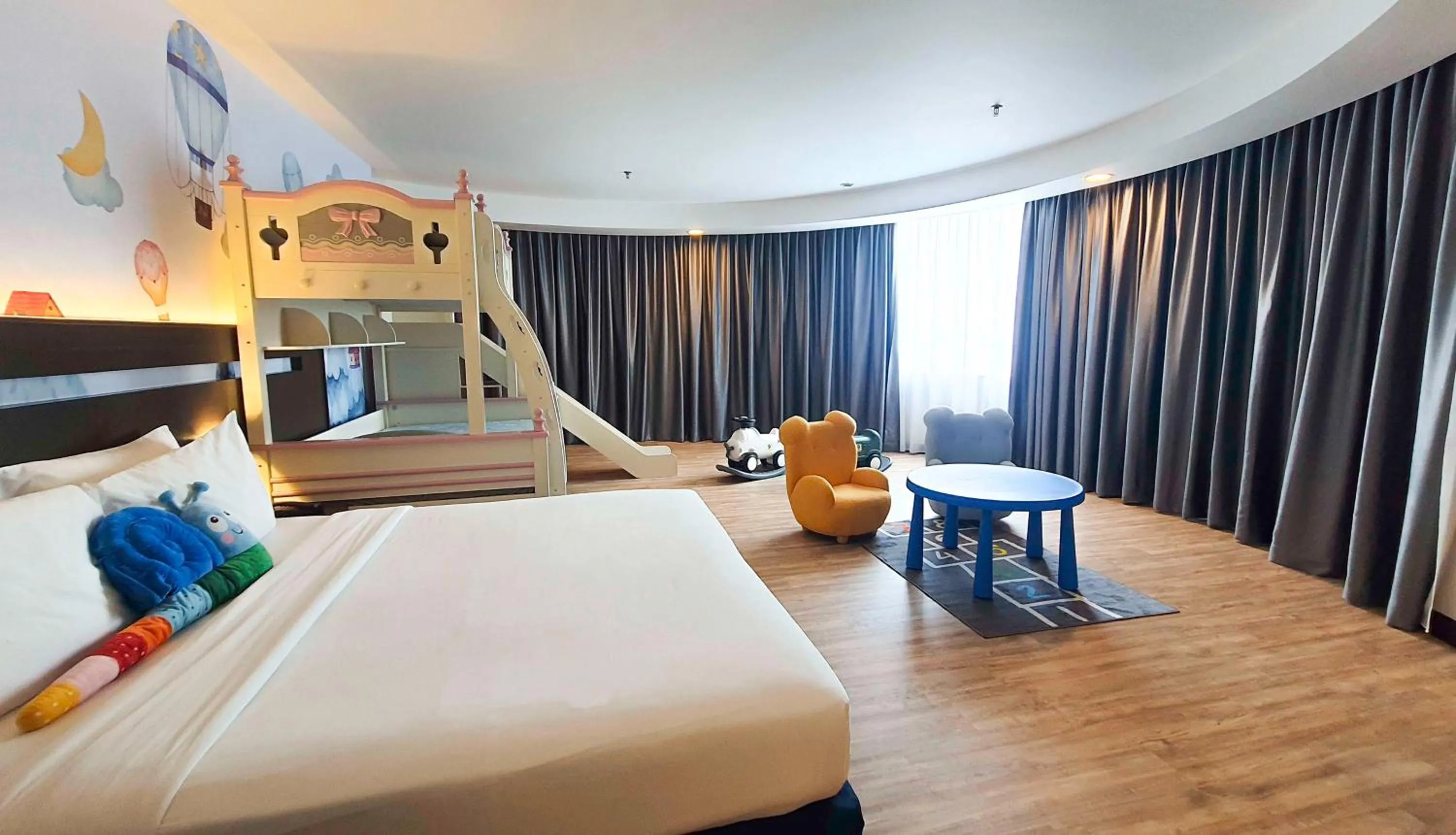 Bed in Premiere Hotel - Complimentary Shuttle to Klang Wholesale Market