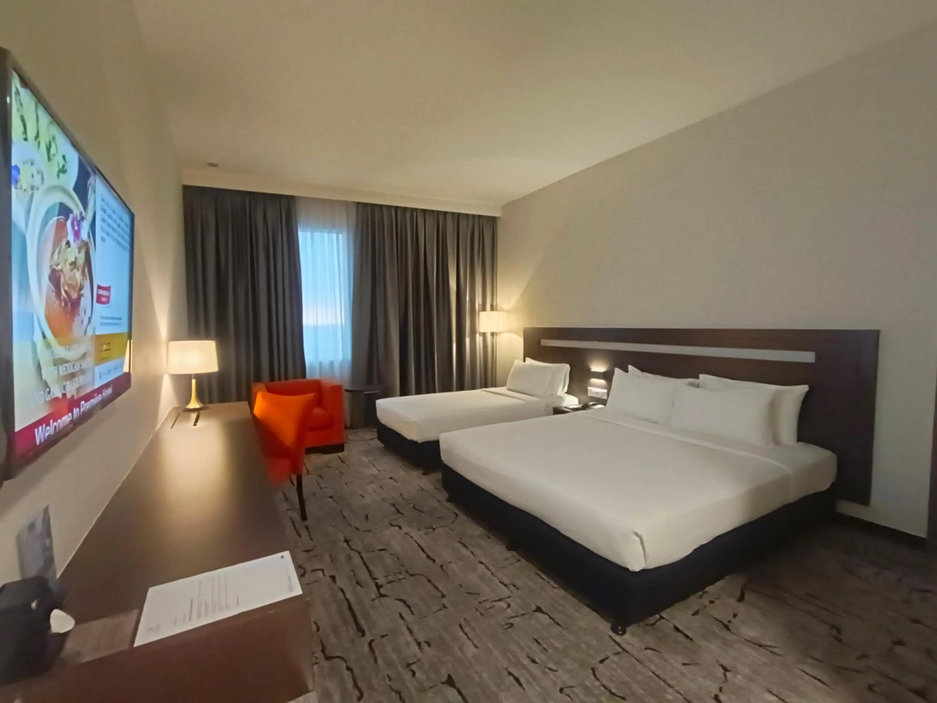 Bed in Premiere Hotel - Complimentary Shuttle to Klang Wholesale Market