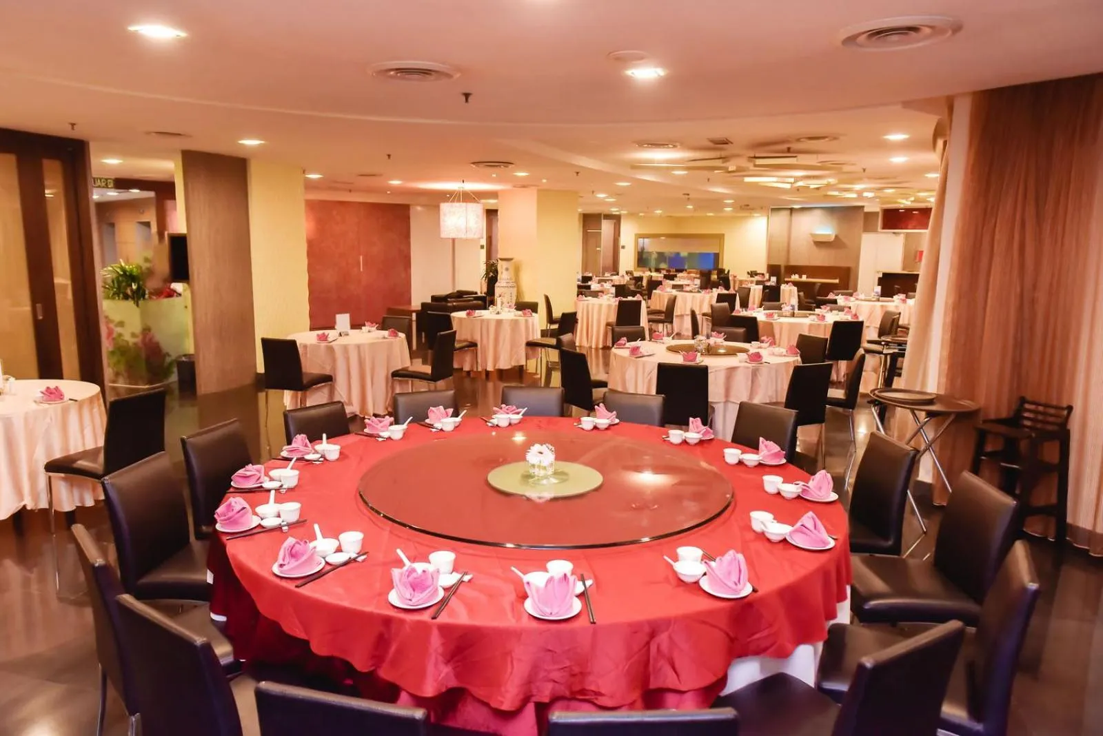 Restaurant/places to eat in Premiere Hotel - Complimentary Shuttle to Klang Wholesale Market