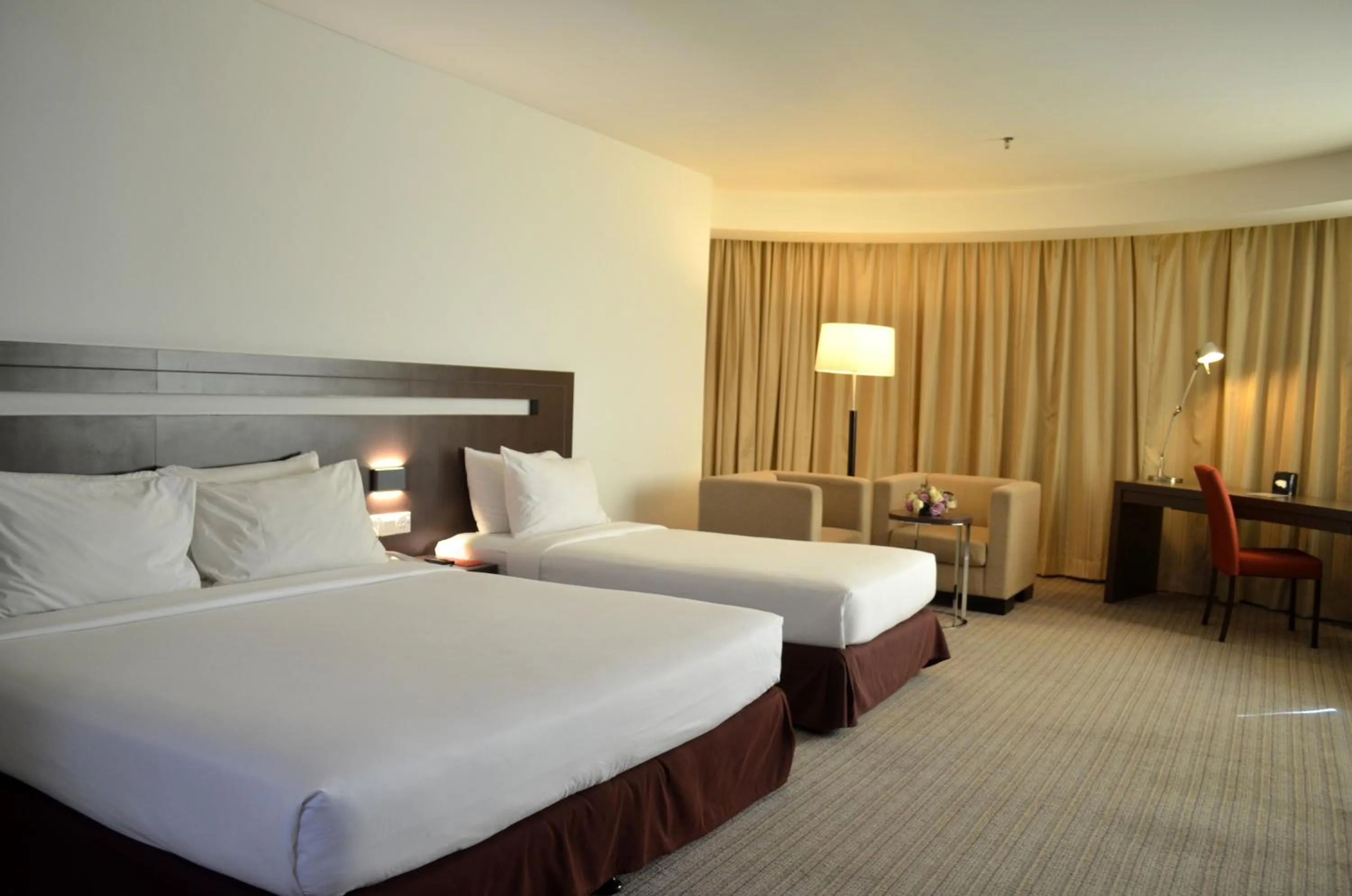 Bed in Premiere Hotel - Complimentary Shuttle to Klang Wholesale Market