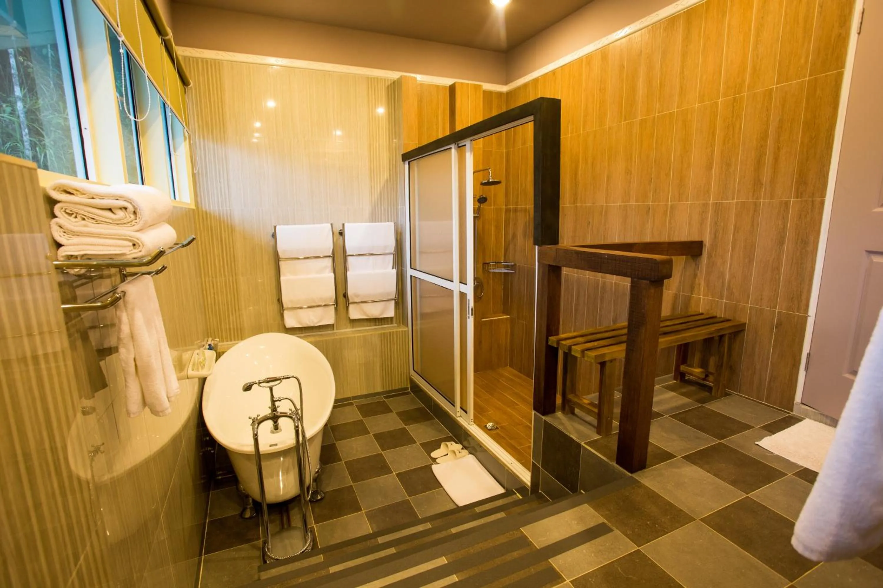 Shower in Sutera Sanctuary Lodges At Kinabalu Park