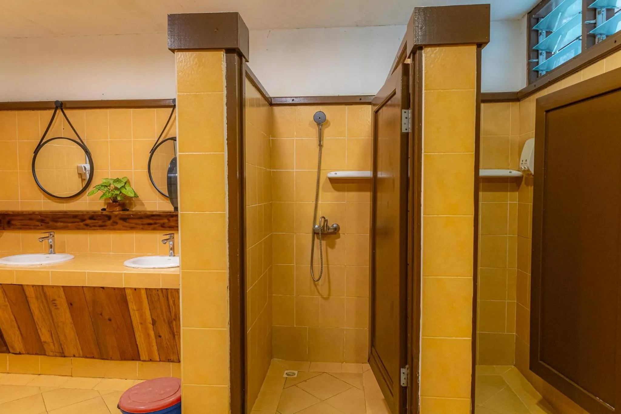 Shower in Sutera Sanctuary Lodges At Kinabalu Park