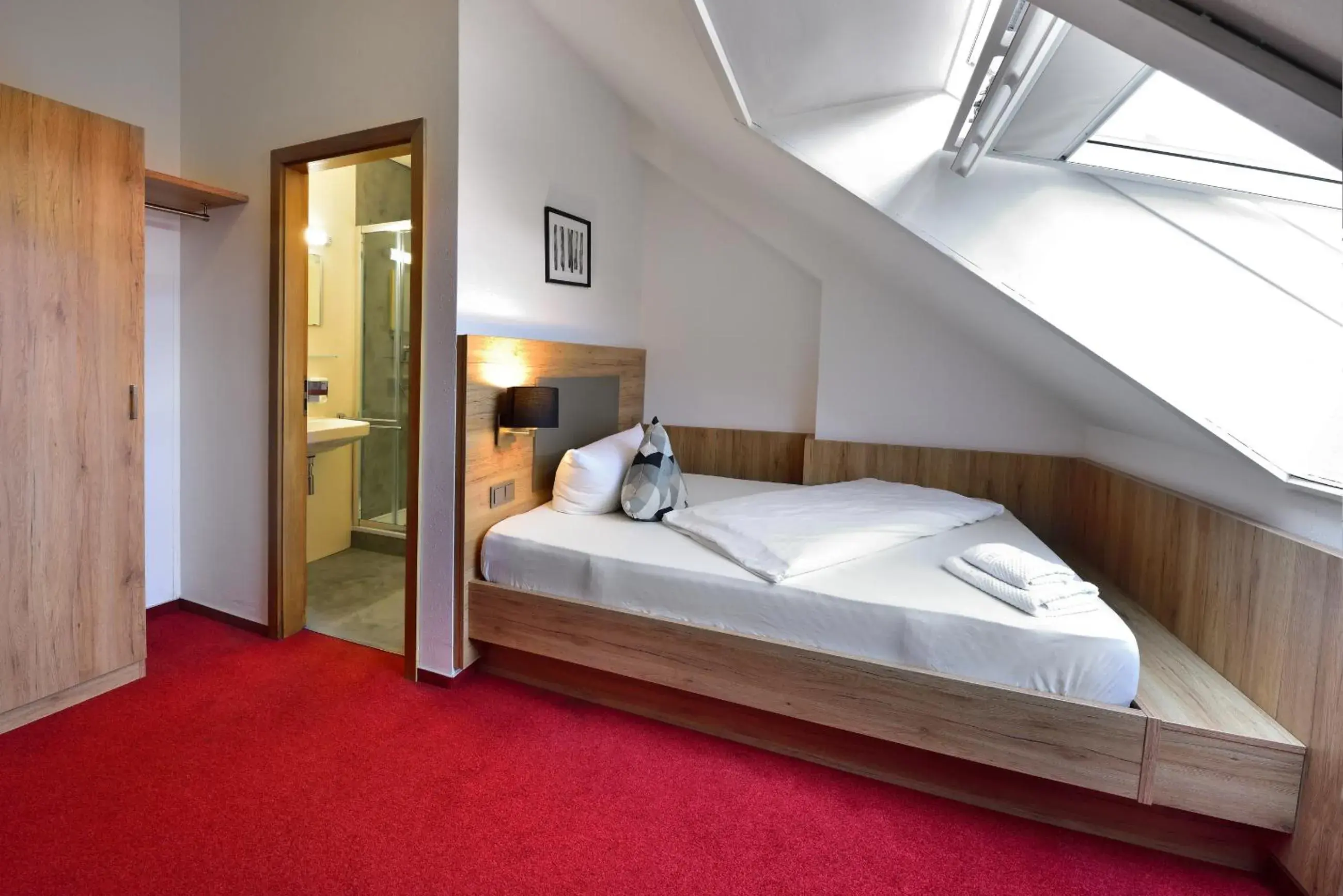 Single Room with Bathroom in Vico's Hotel & Restaurant Asperg Single Room with Bathroom in Vico's Hotel & Restaurant Asperg