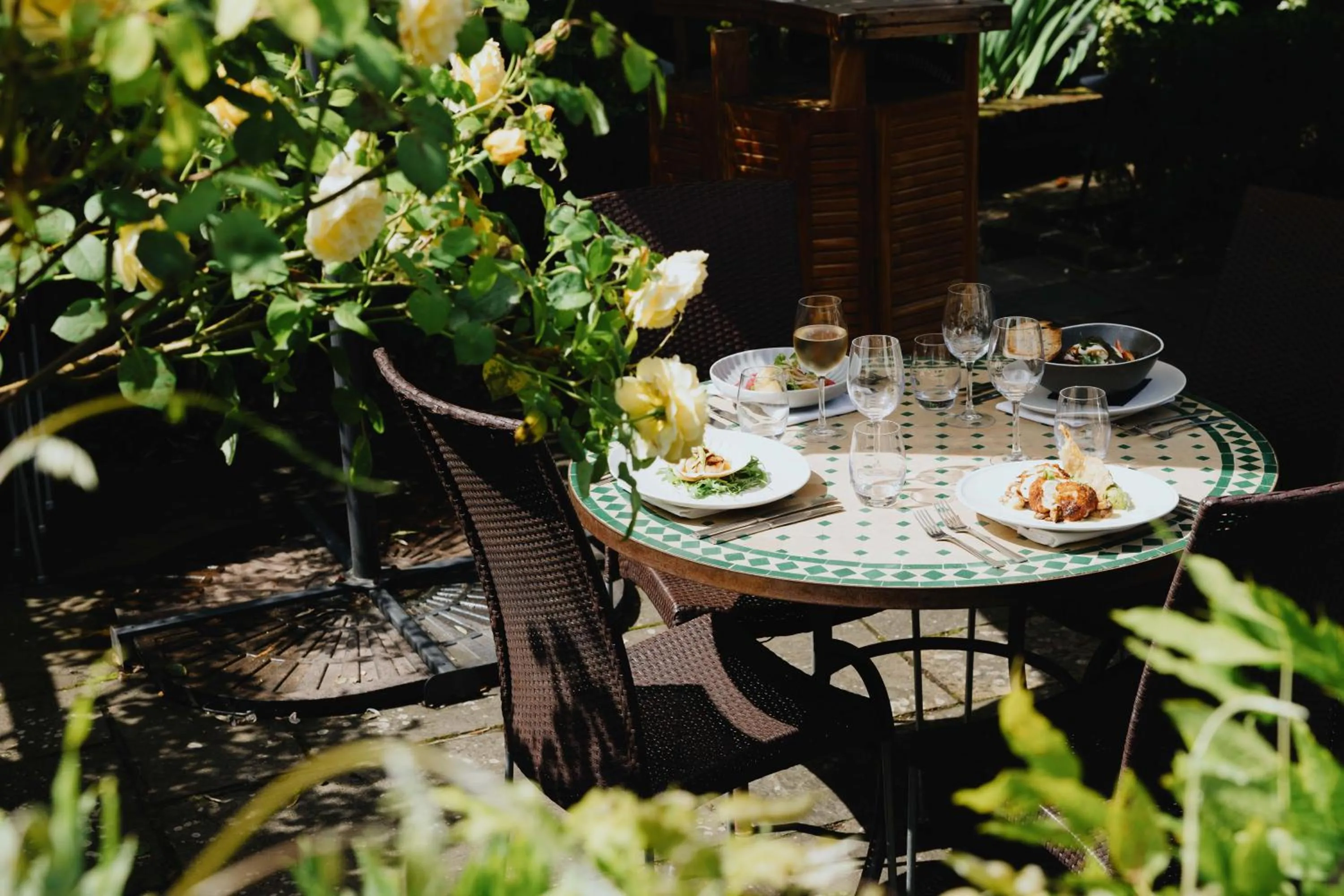 Restaurant/places to eat in Wingrove House