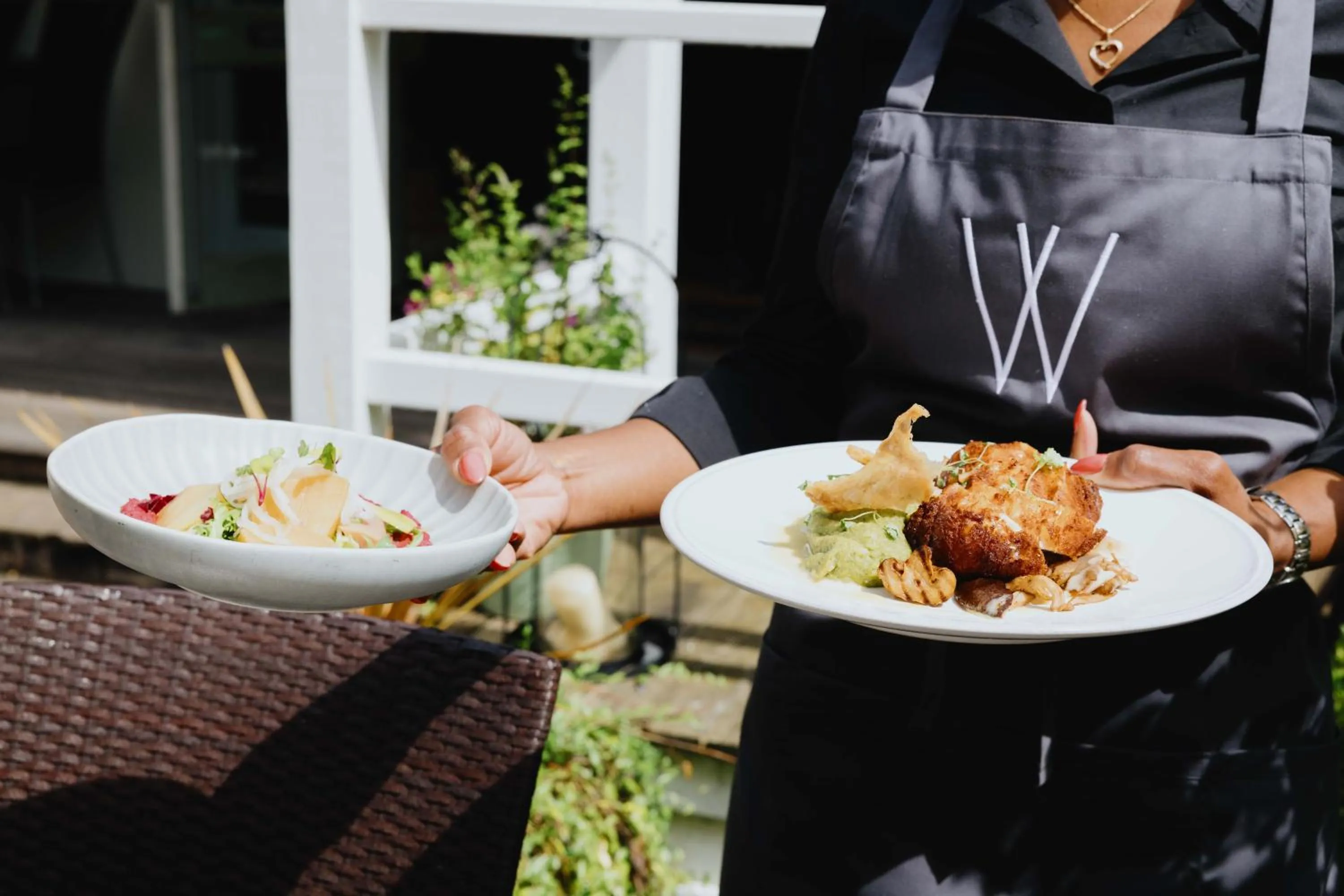 Restaurant/places to eat in Wingrove House