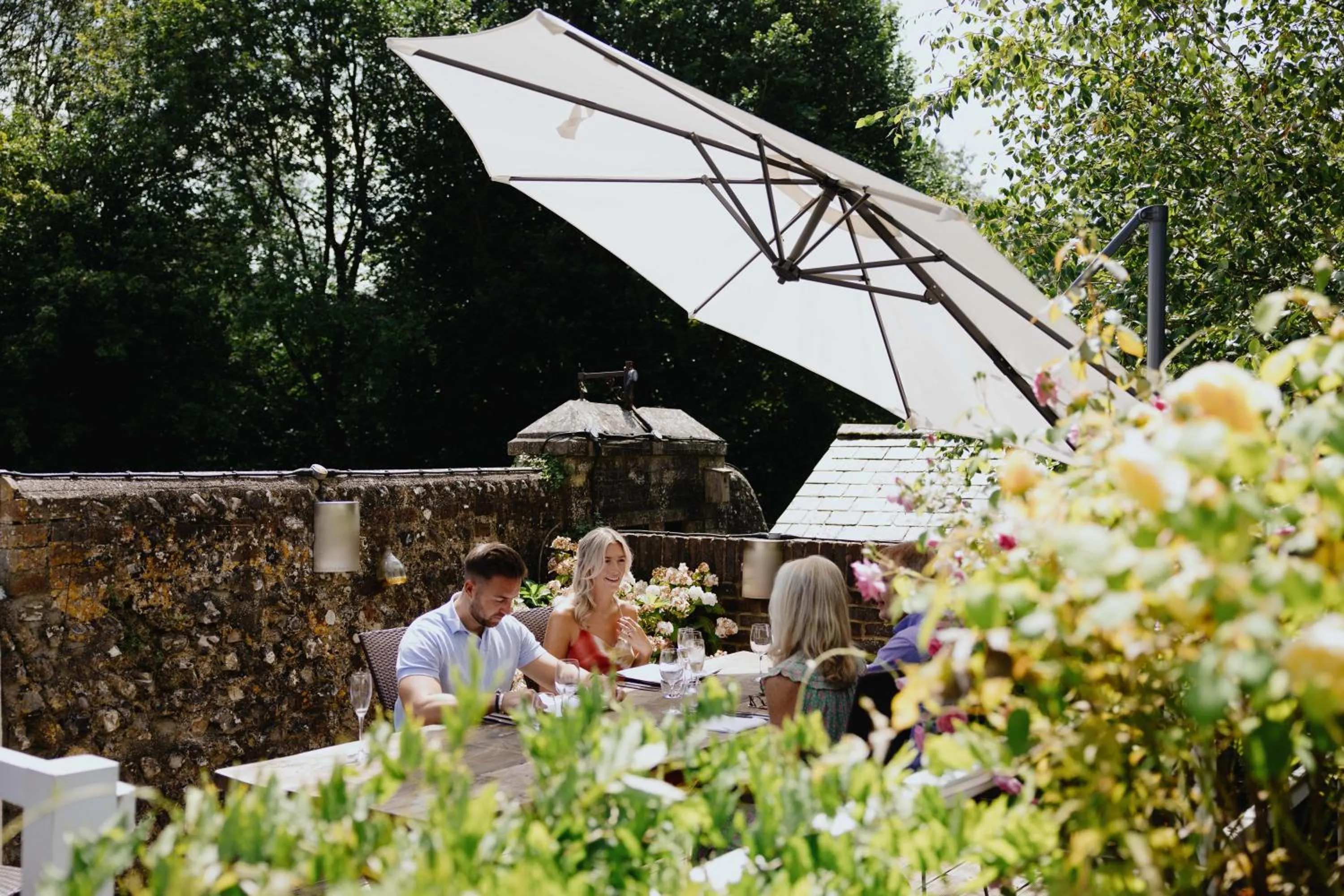 Restaurant/places to eat in Wingrove House