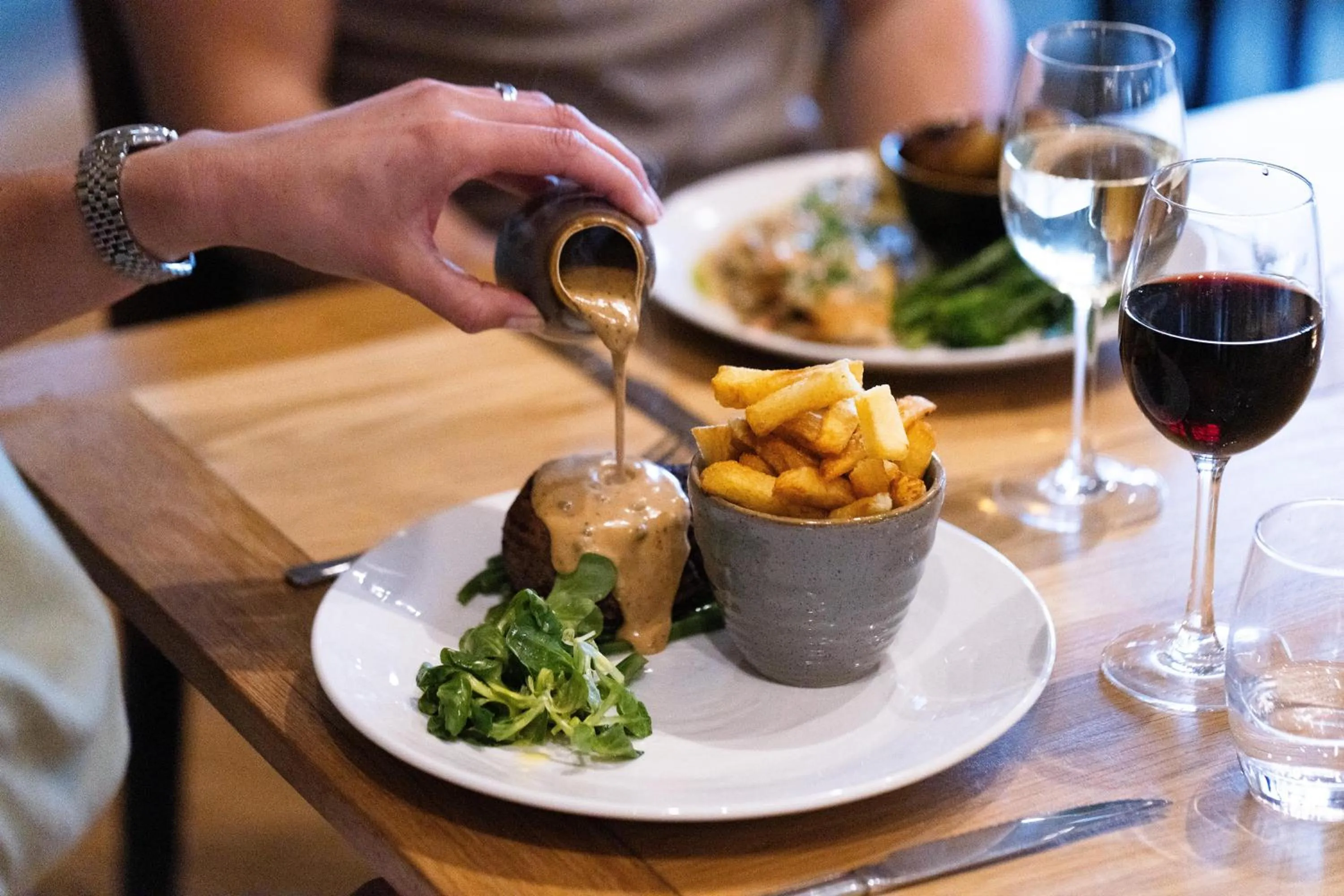 Restaurant/places to eat in Wingrove House