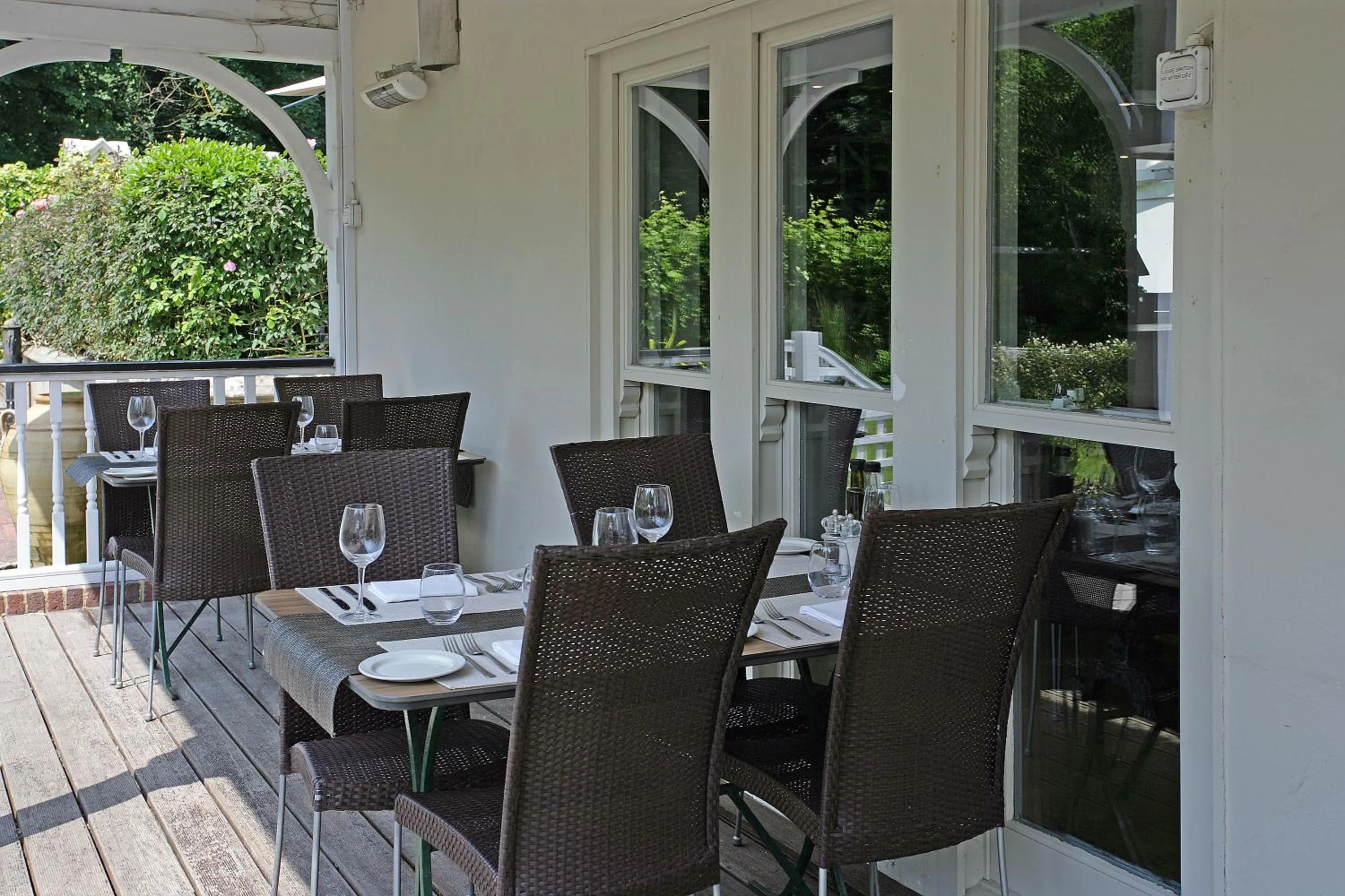 Restaurant/places to eat in Wingrove House