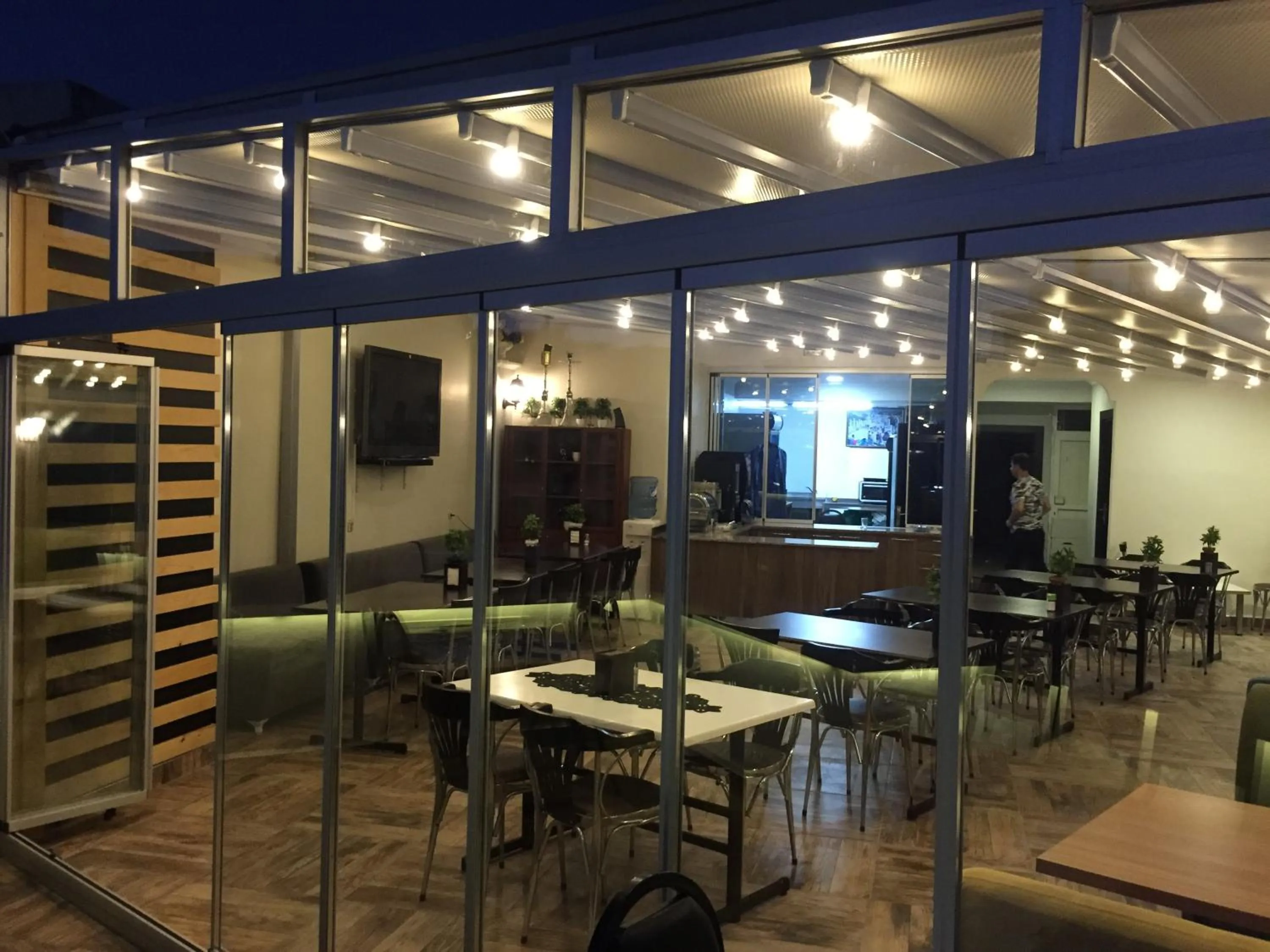 Restaurant/places to eat in Hotel Marina City