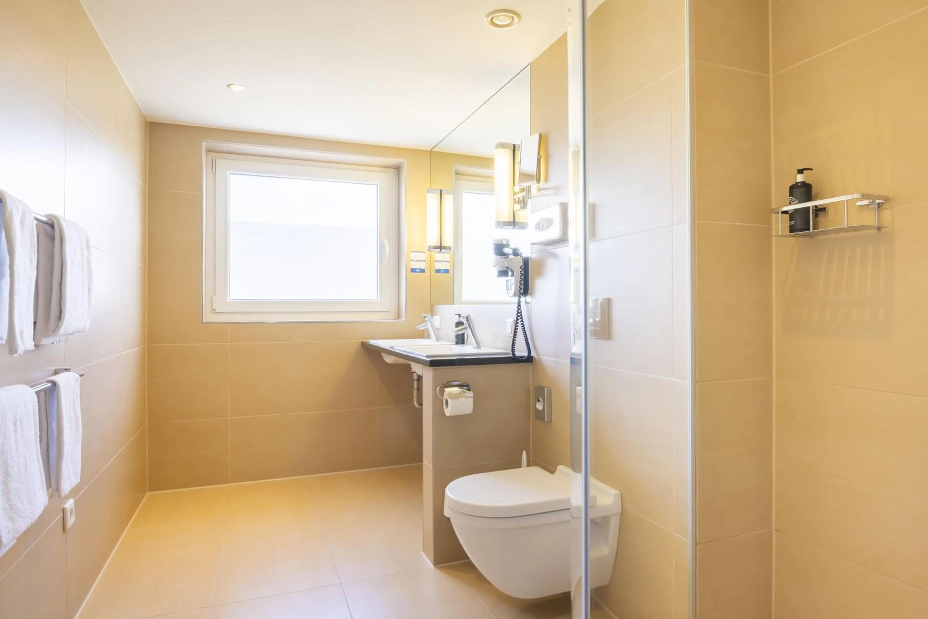 Bathroom in Hotel IV Jahreszeiten Lübeck