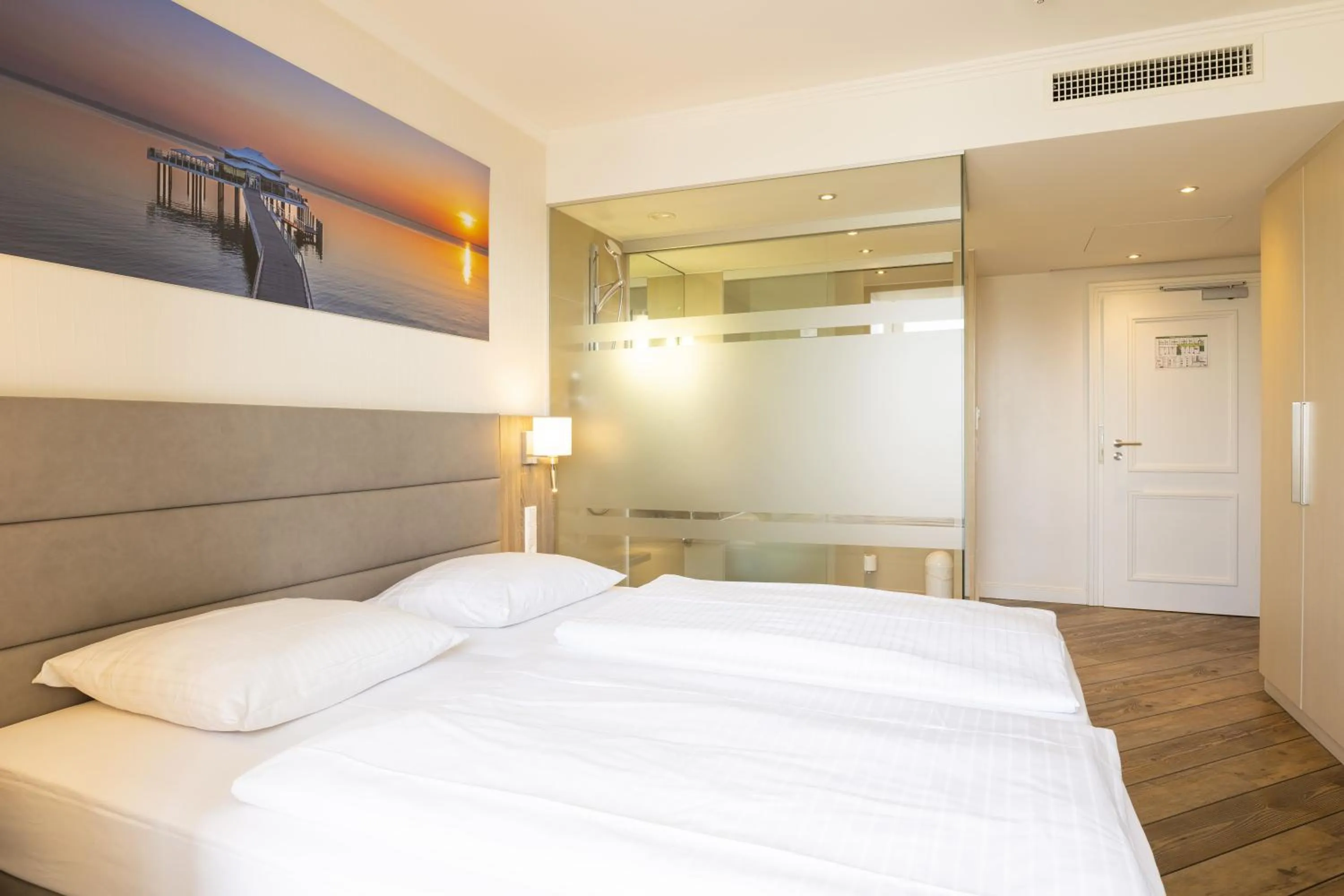 Bed in Hotel IV Jahreszeiten Lübeck