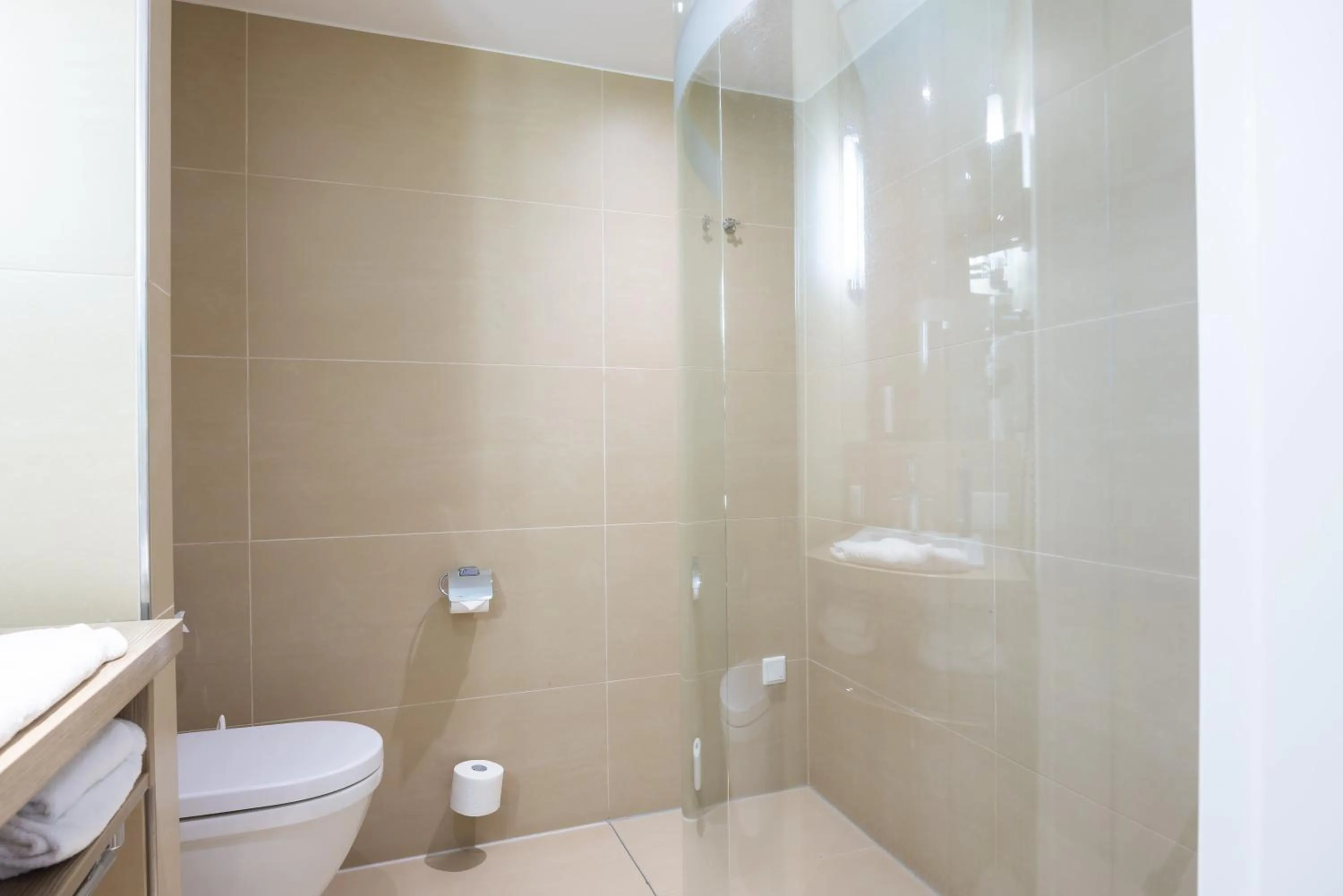 Shower in Hotel IV Jahreszeiten Lübeck