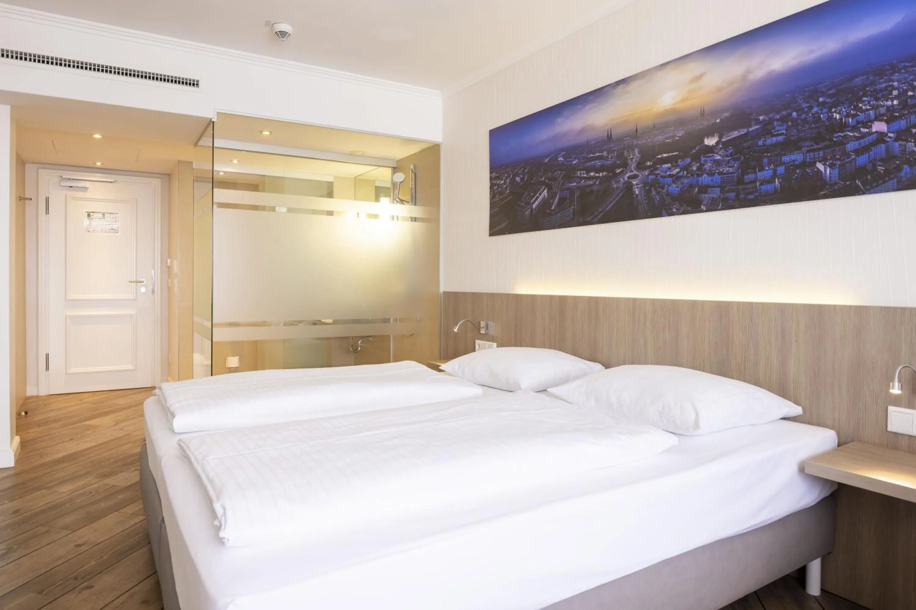 Bedroom, Bed in Hotel IV Jahreszeiten Lübeck