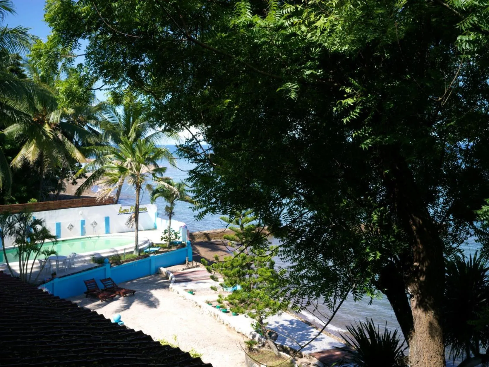 Las Flores Beachside Hotel