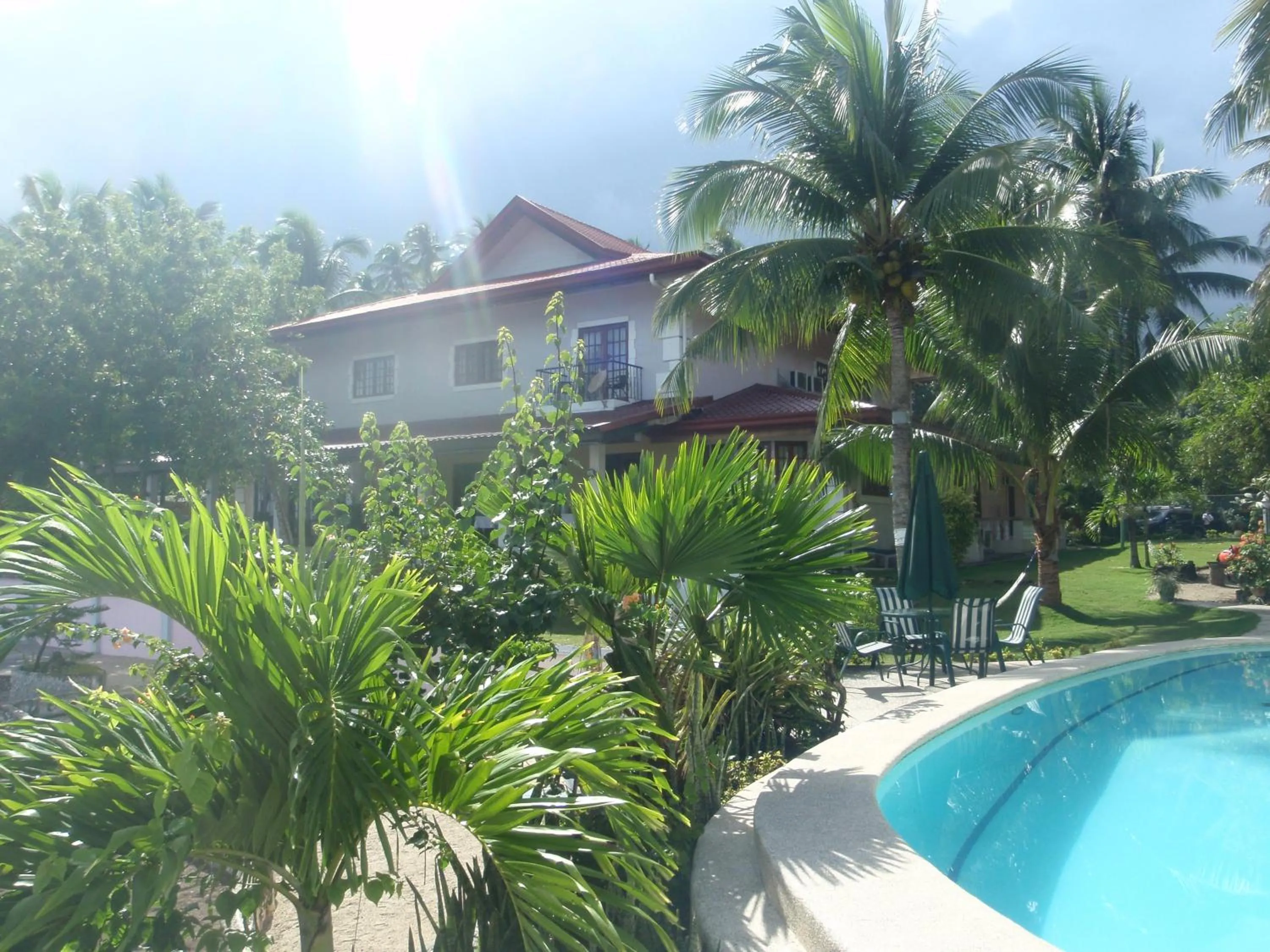 Las Flores Beachside Hotel