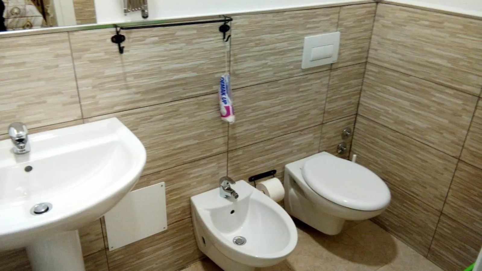 Photo of the whole room in Sister's love