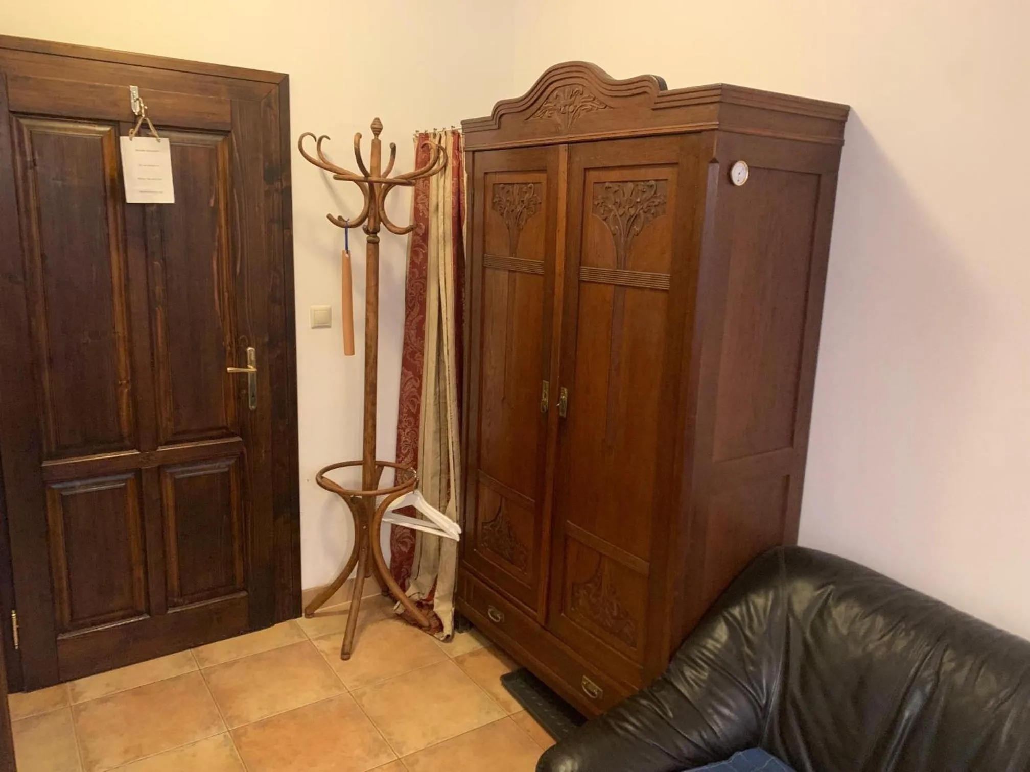 wardrobe in Ubytovanie u martina