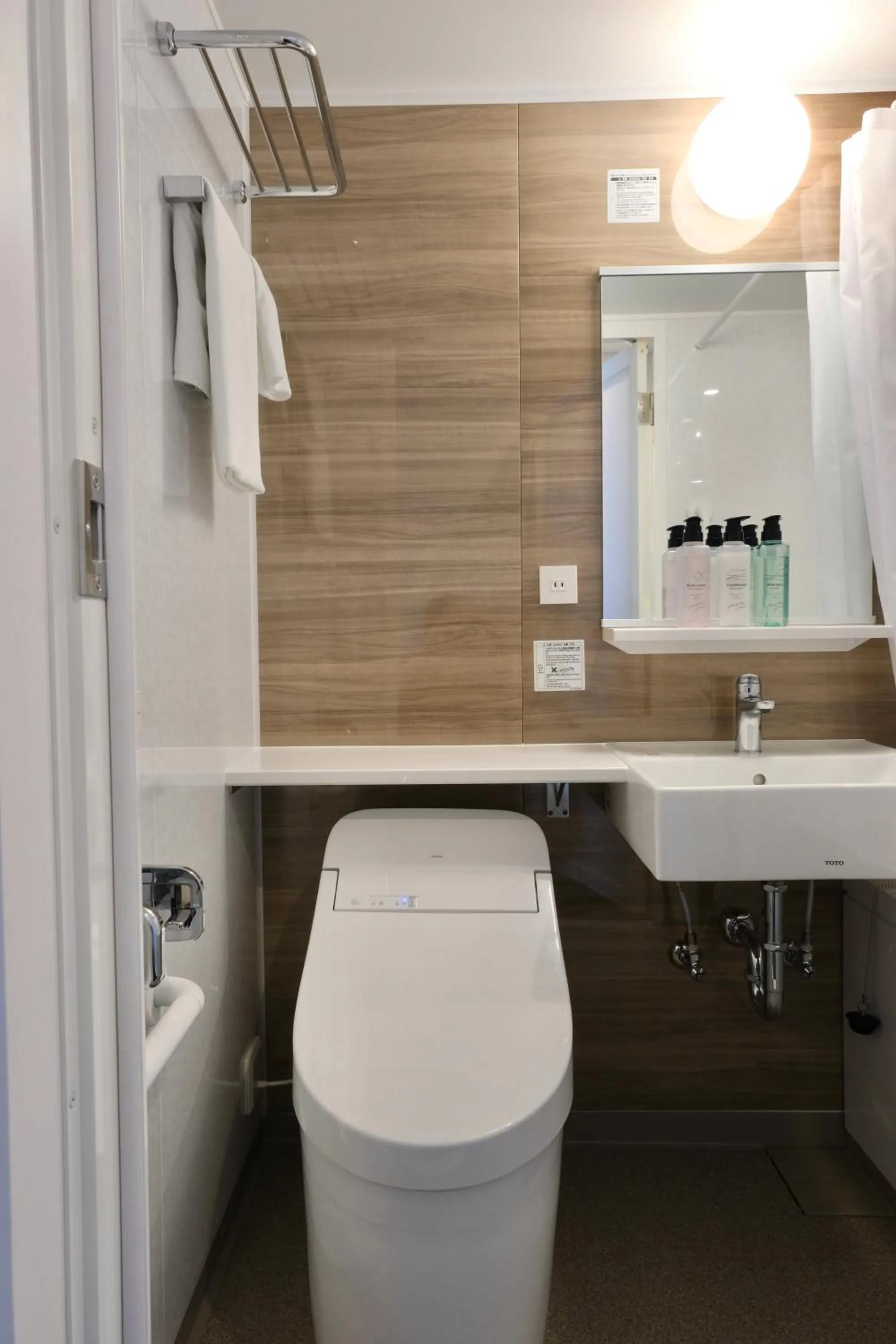 Toilet in Belmont Hotel