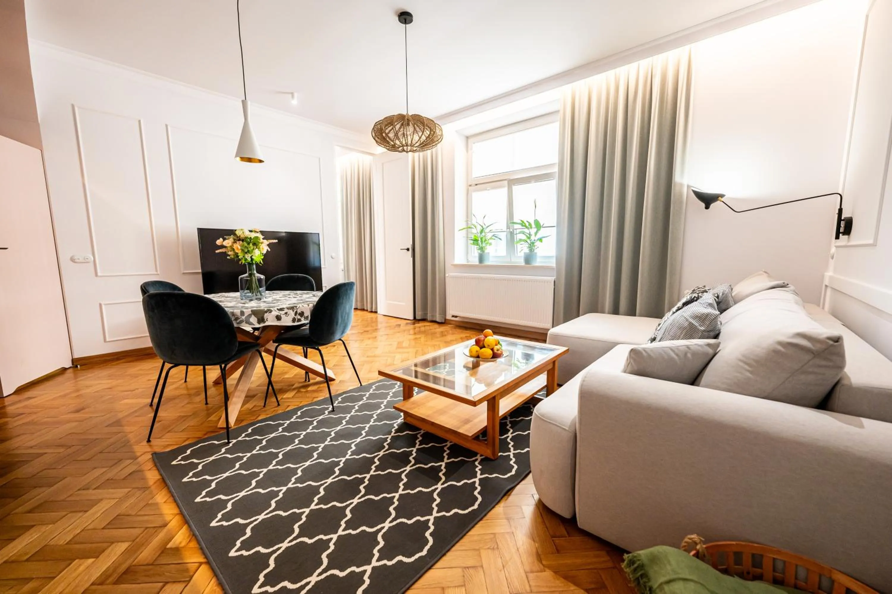 Communal lounge/ TV room in Trip Apartments