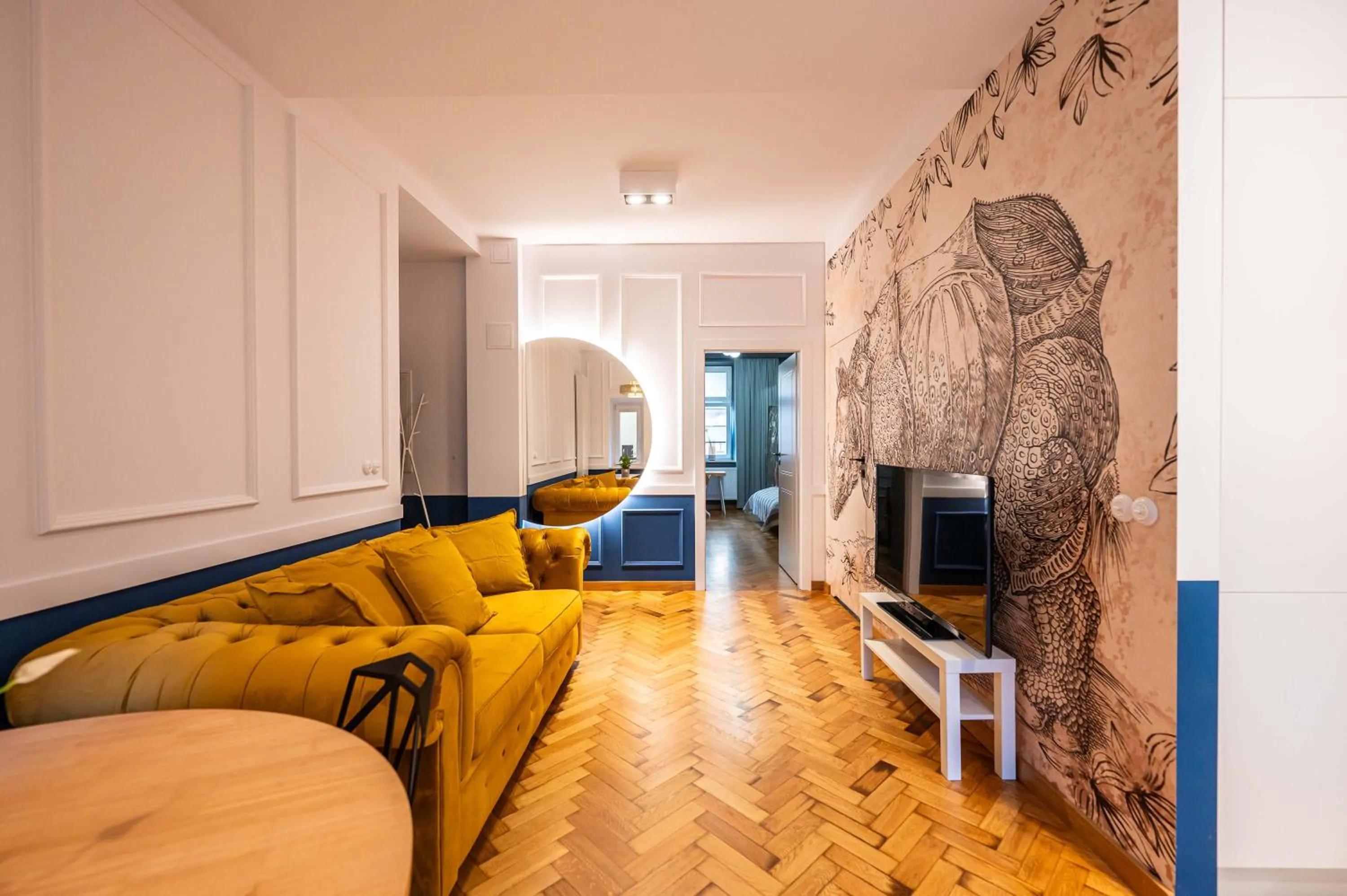 Communal lounge/ TV room in Trip Apartments