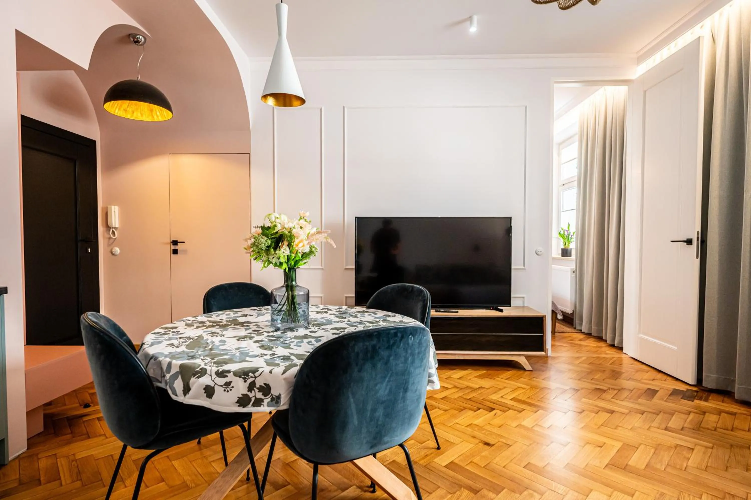 Communal lounge/ TV room in Trip Apartments
