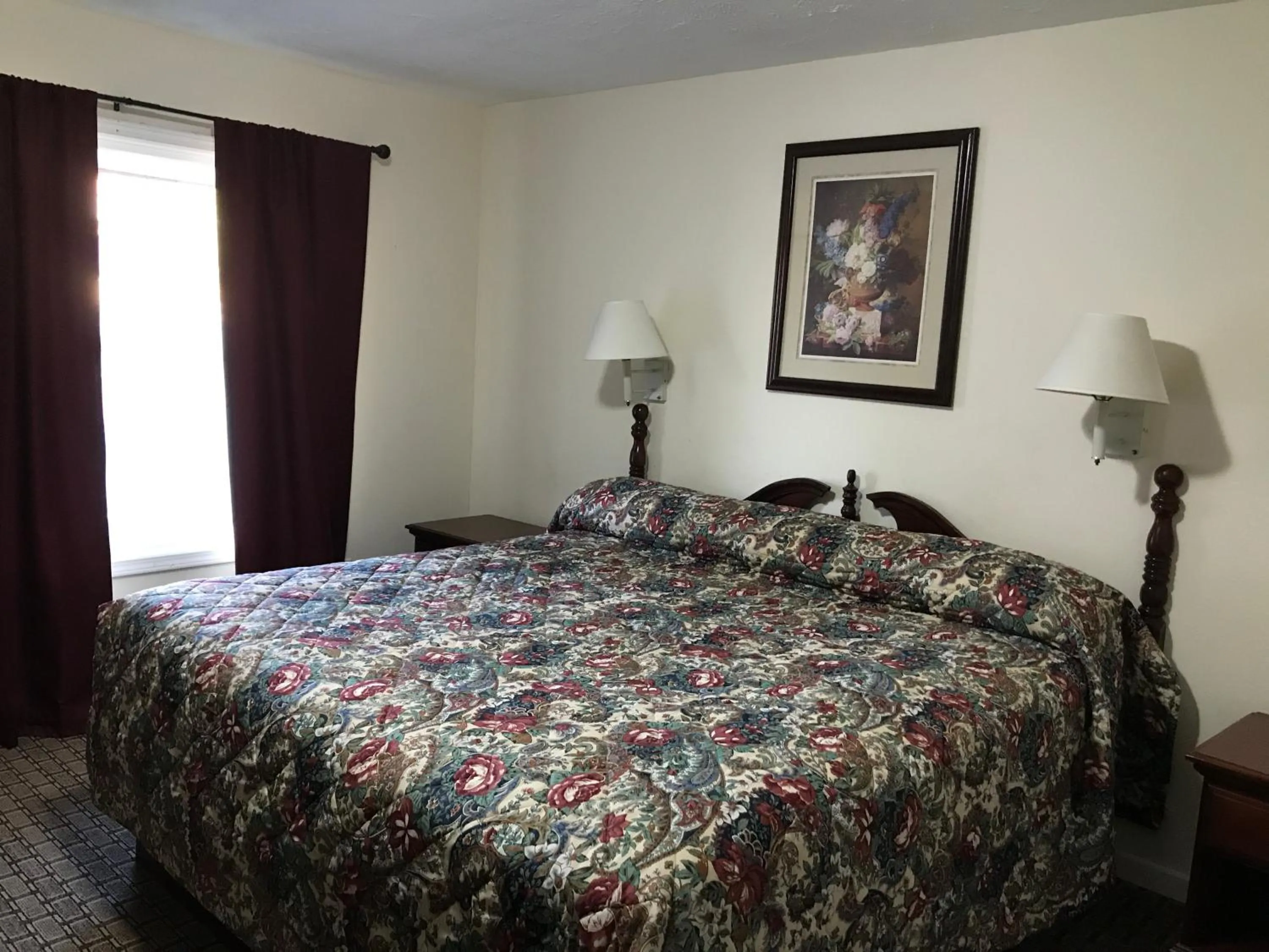Photo of the whole room, Bed in Travelers Inn Motel